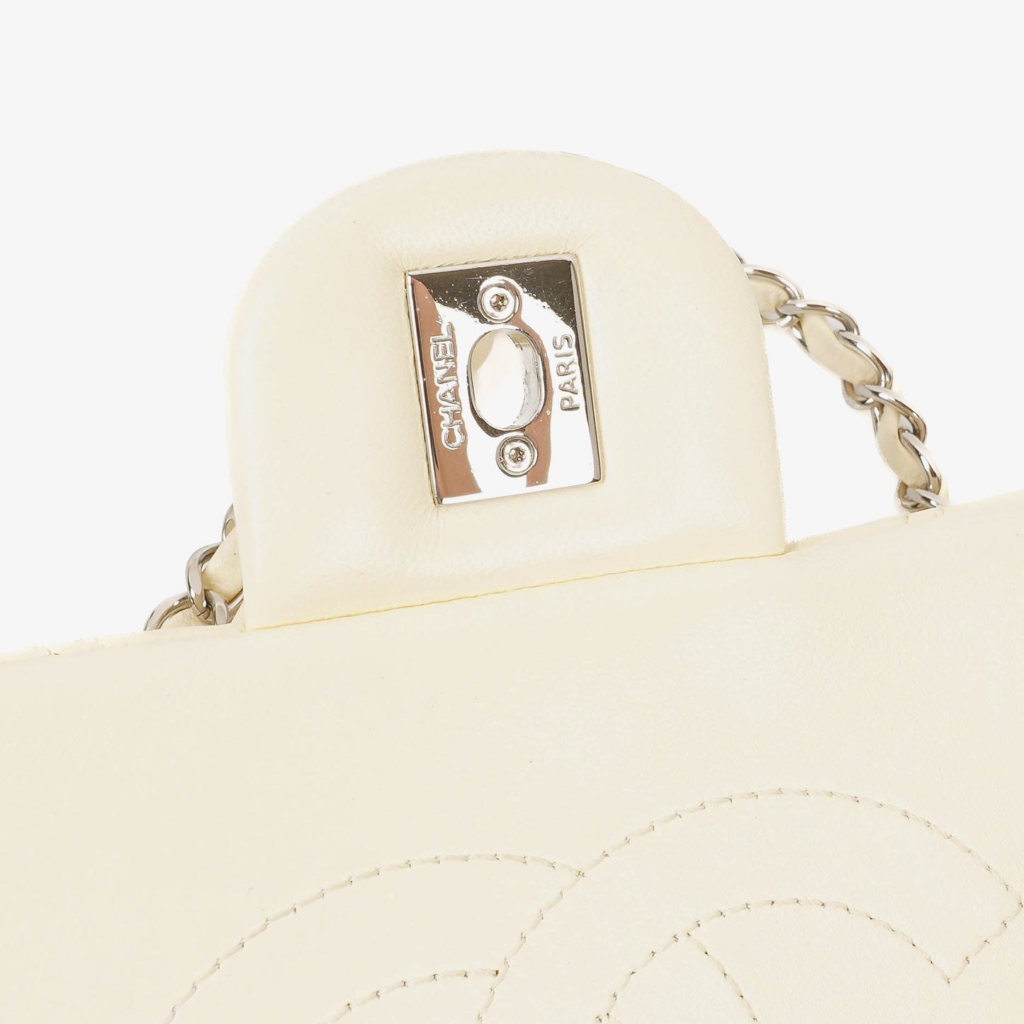 Chanel Chevron Quilted Leather Shoulder Bag With Silver-Tone Hardware