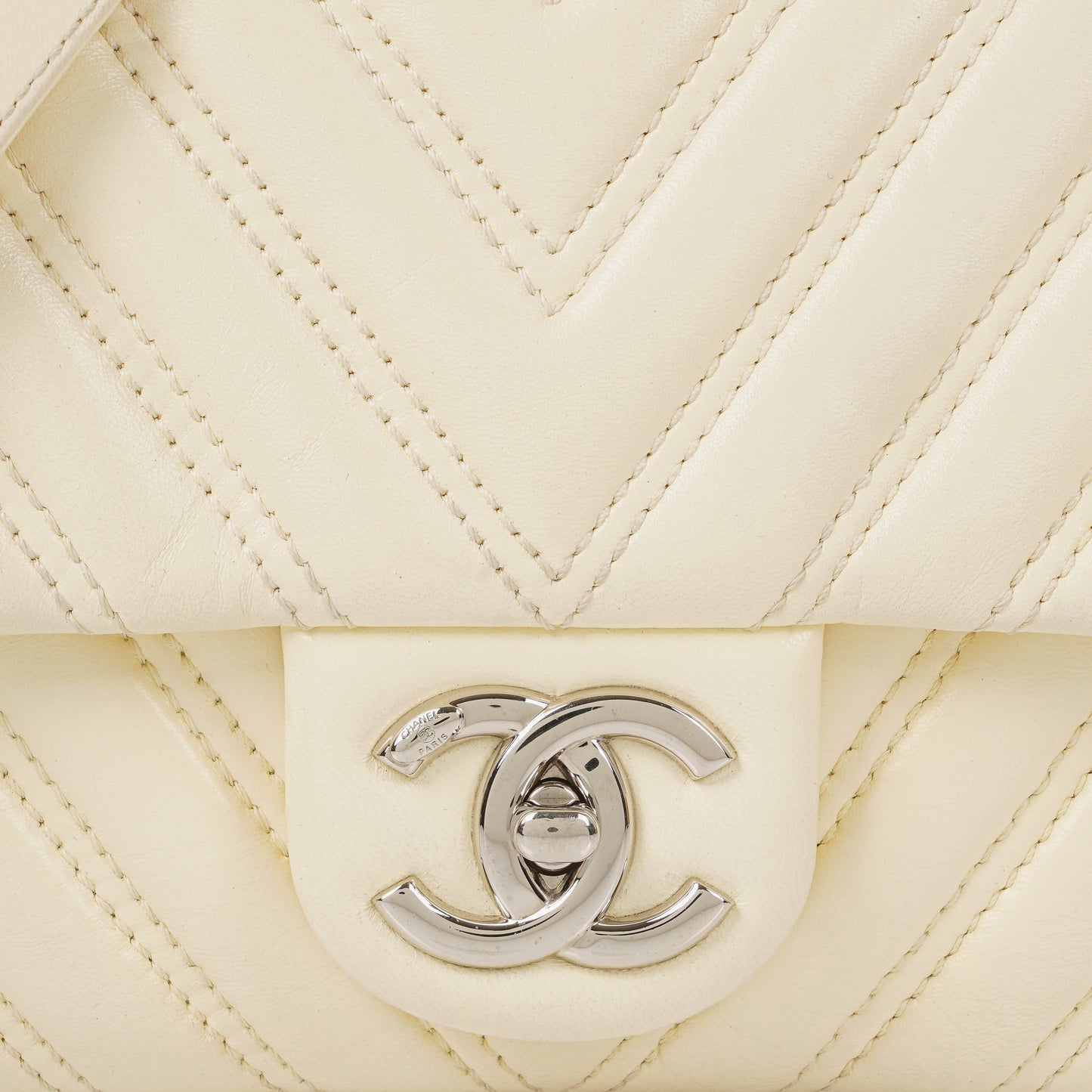 Chanel Chevron Quilted Leather Shoulder Bag With Silver-Tone Hardware