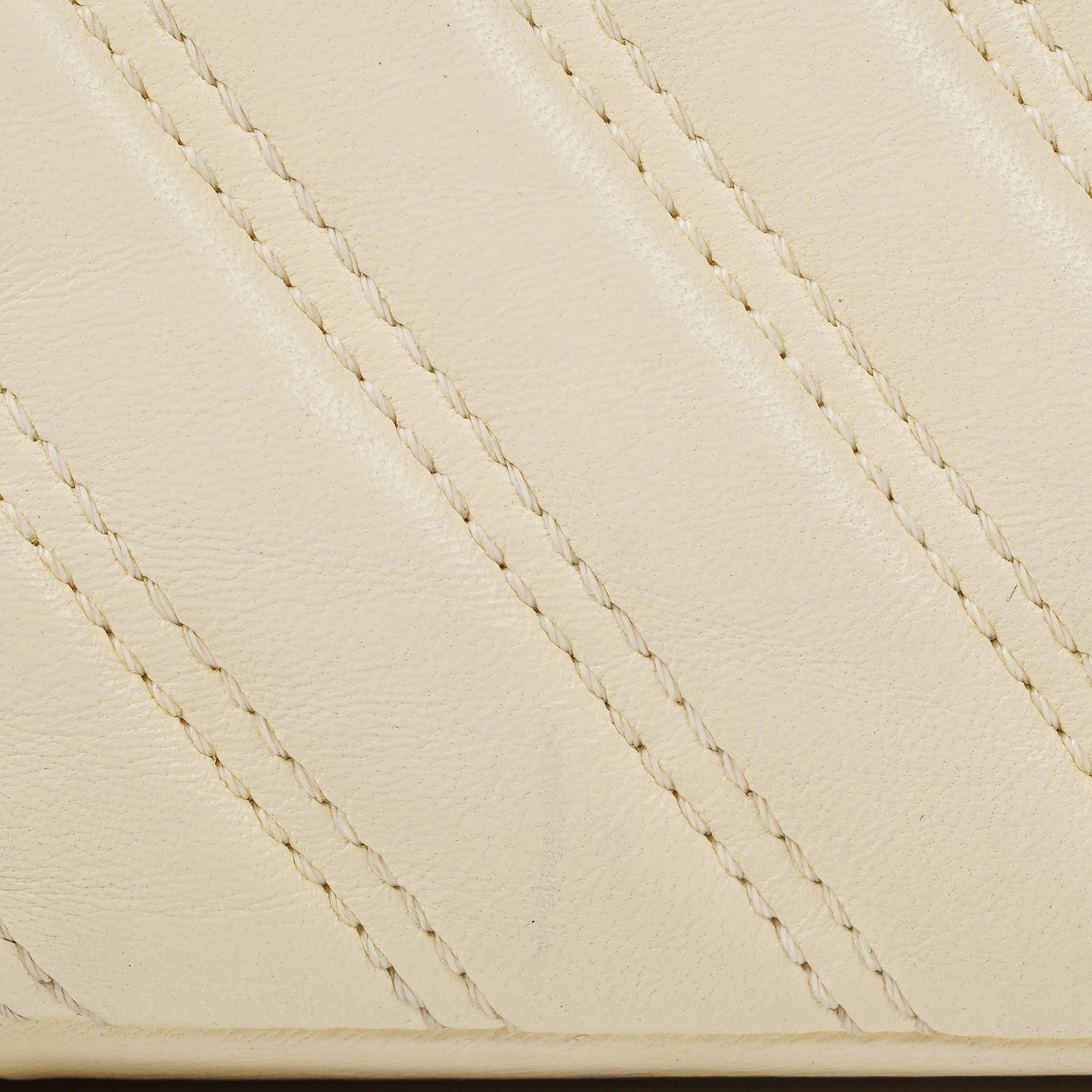 Chanel Chevron Quilted Leather Shoulder Bag With Silver-Tone Hardware