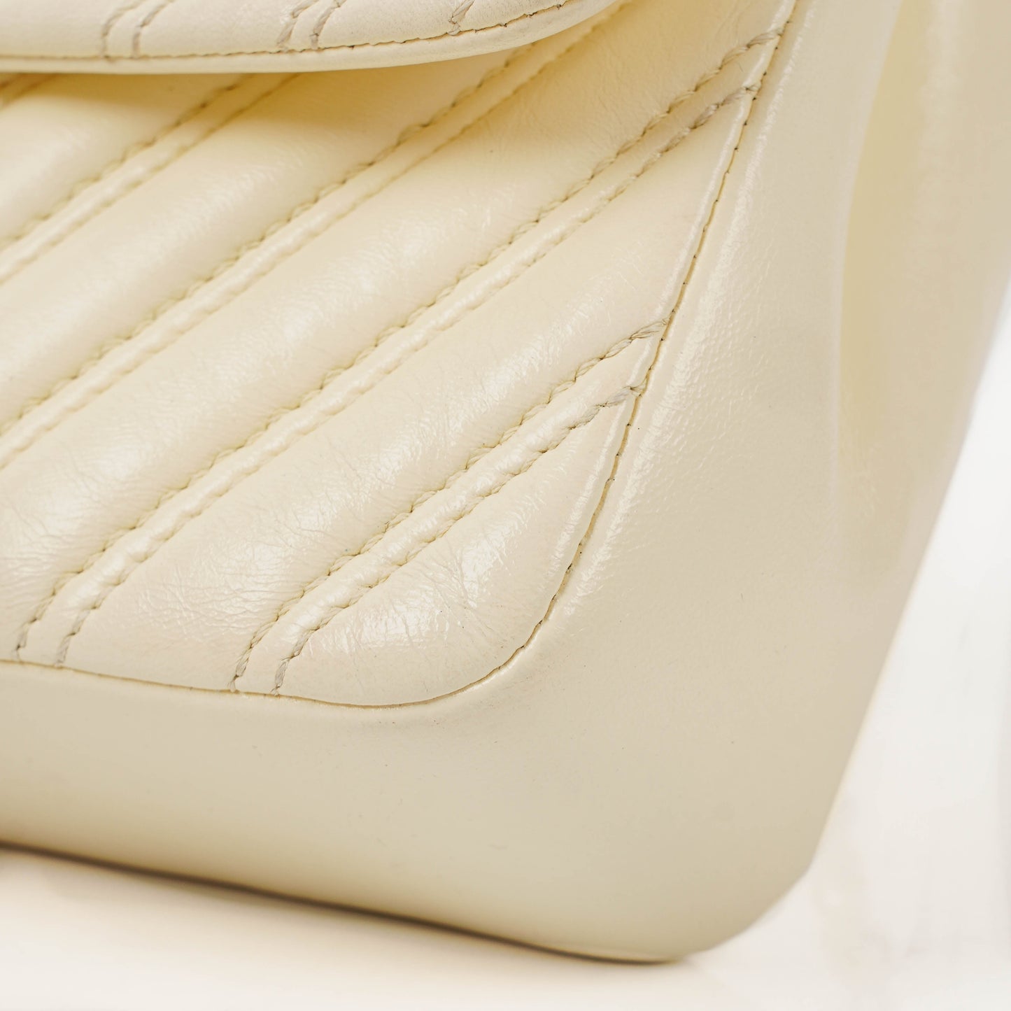 Chanel Chevron Quilted Leather Shoulder Bag With Silver-Tone Hardware
