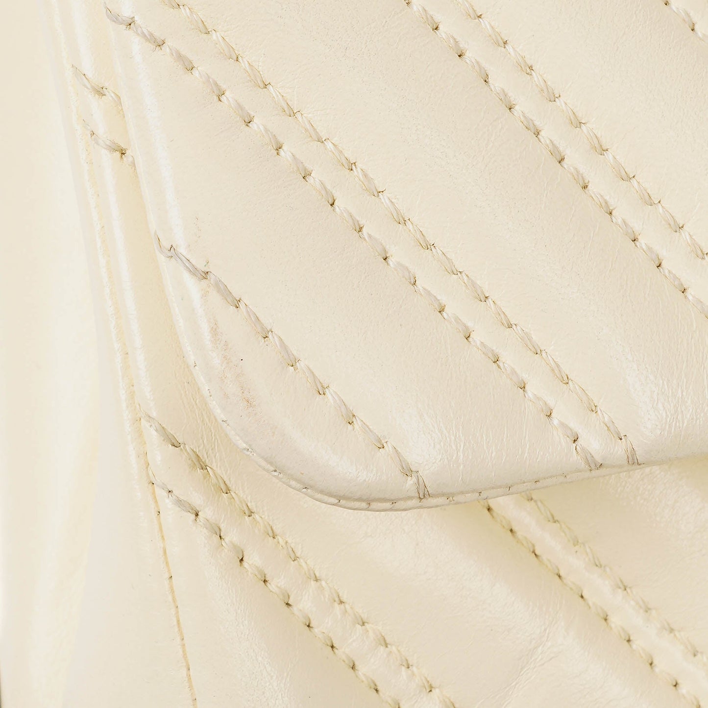 Chanel Chevron Quilted Leather Shoulder Bag With Silver-Tone Hardware