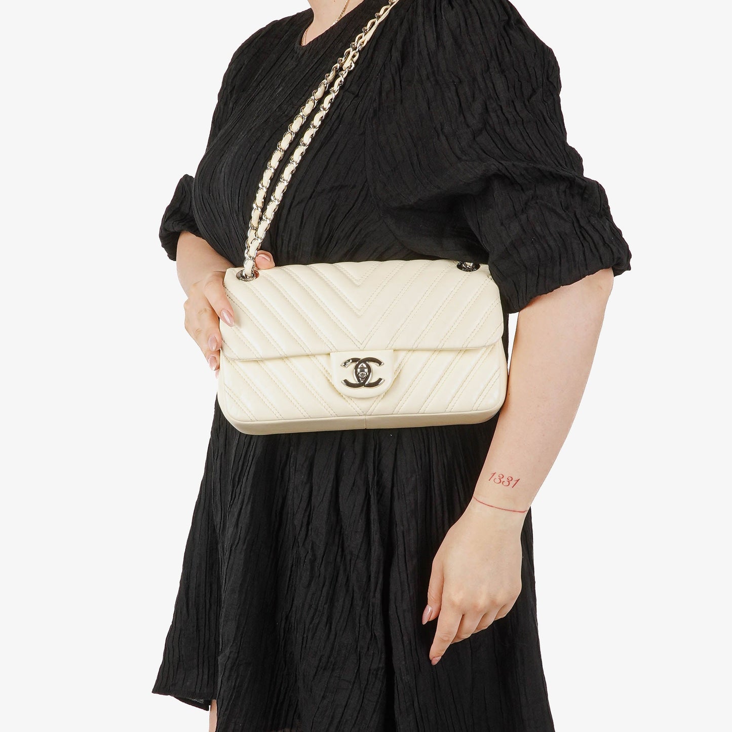 Chanel Chevron Quilted Leather Shoulder Bag With Silver-Tone Hardware