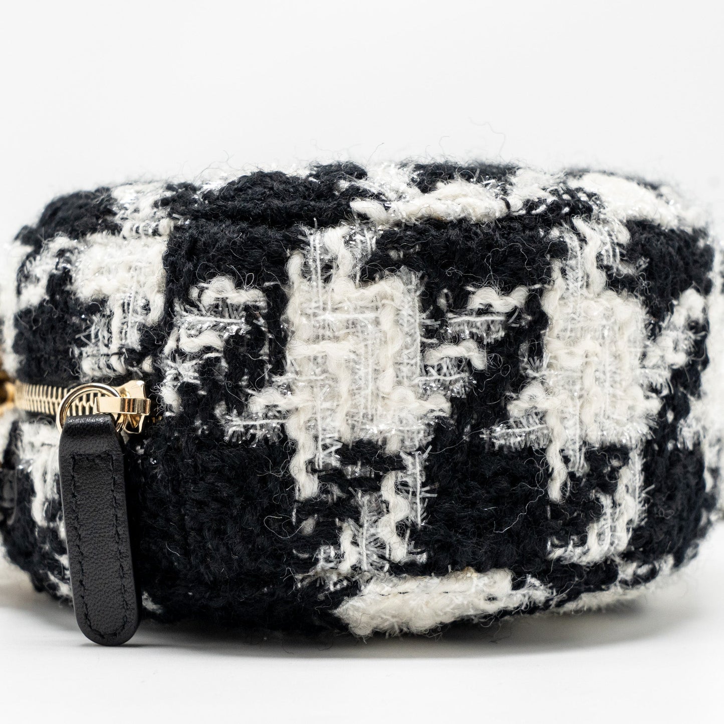 Chanel 19 round clutch  with chain with coin purse tweed / lambskin black/ white