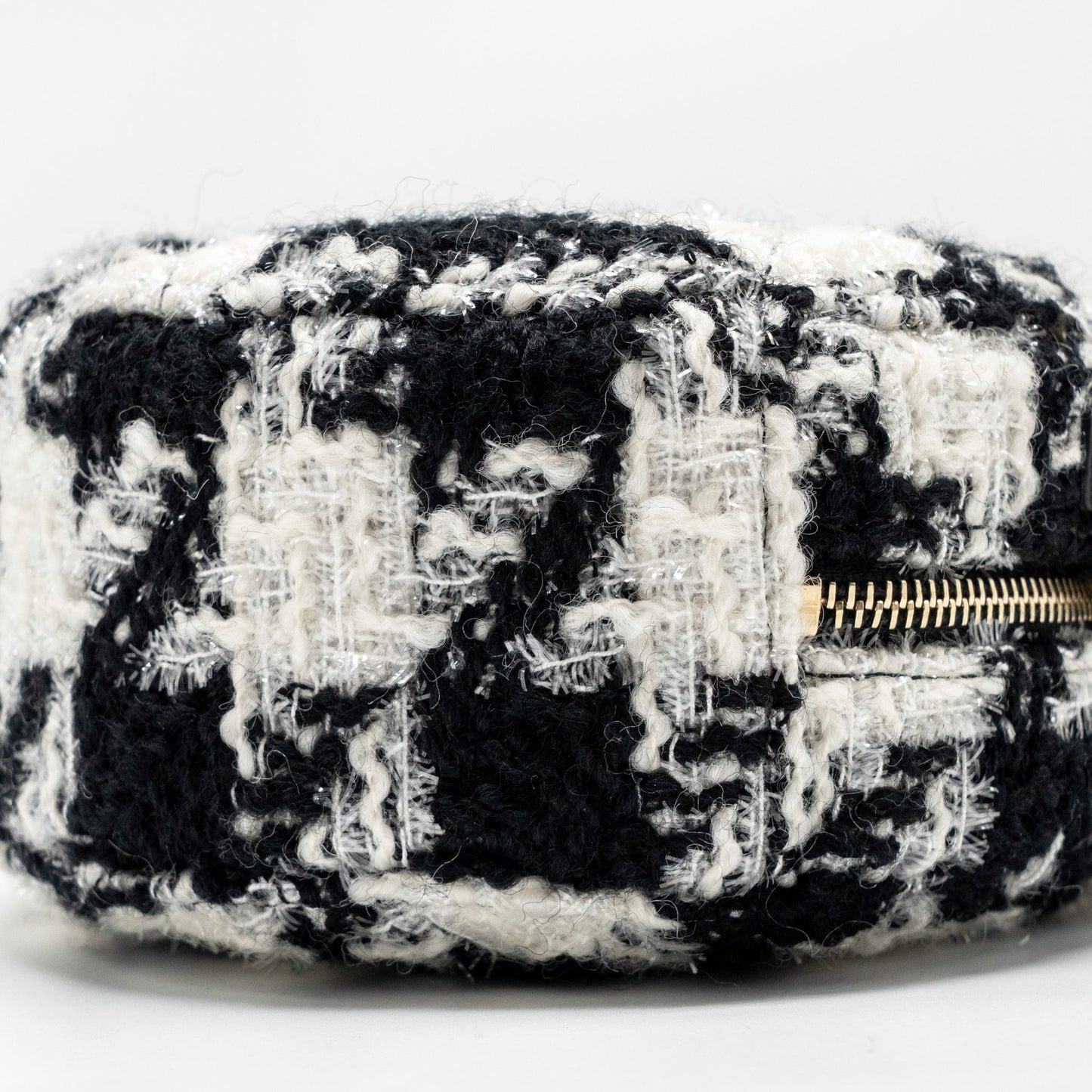 Chanel 19 round clutch  with chain with coin purse tweed / lambskin black/ white