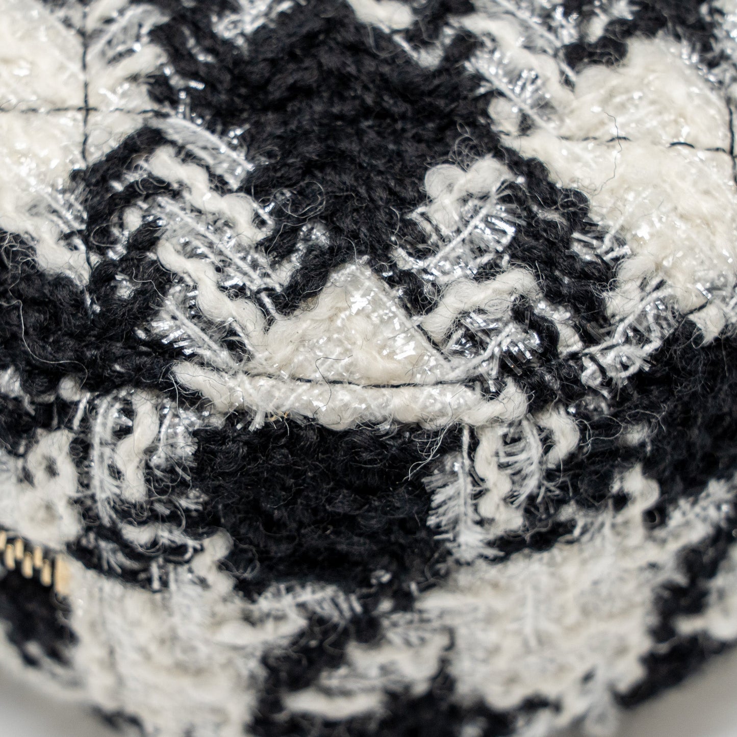 Chanel 19 round clutch  with chain with coin purse tweed / lambskin black/ white