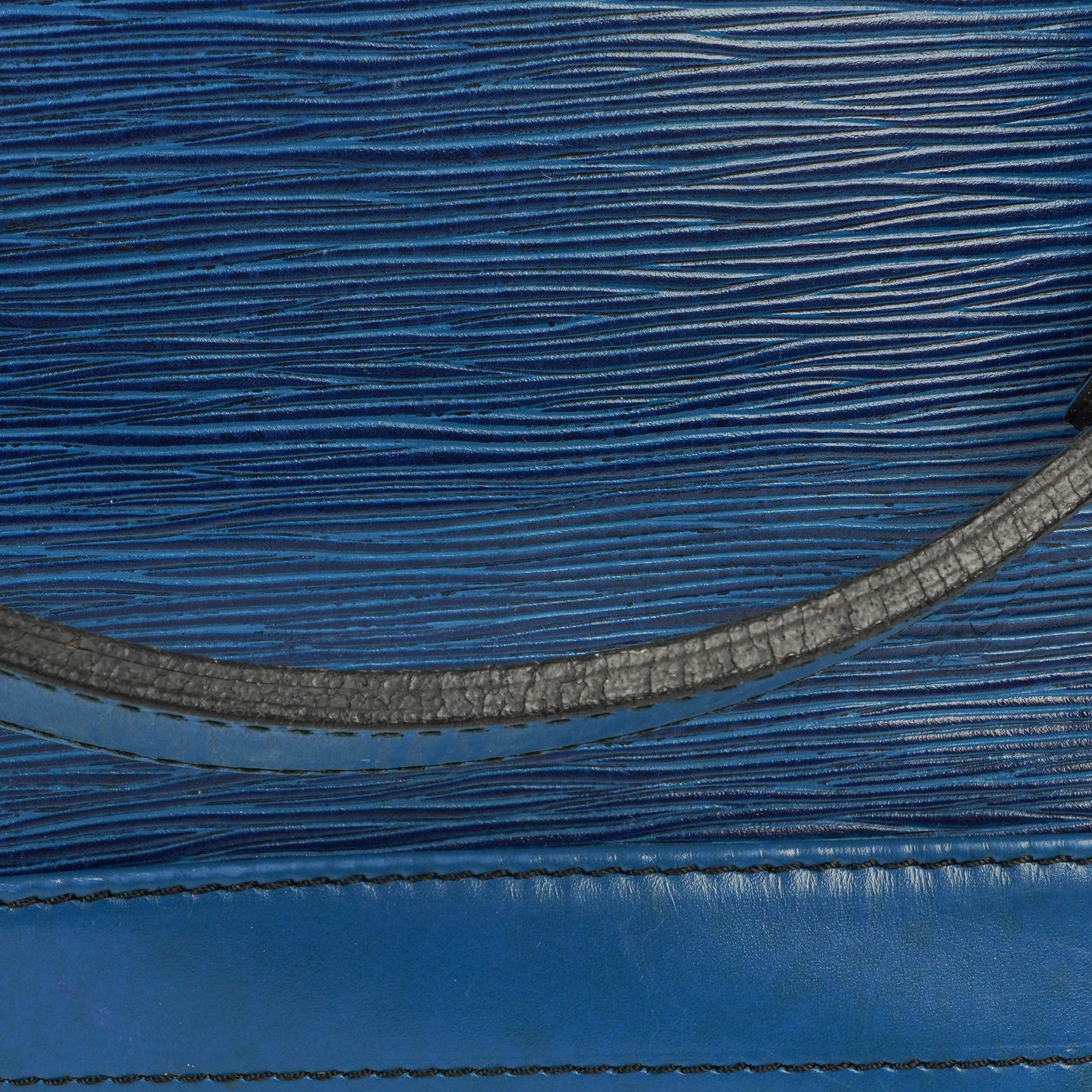 Louis Vuitton Noe Grande GM Blue EPI Leather Shoulder Bag