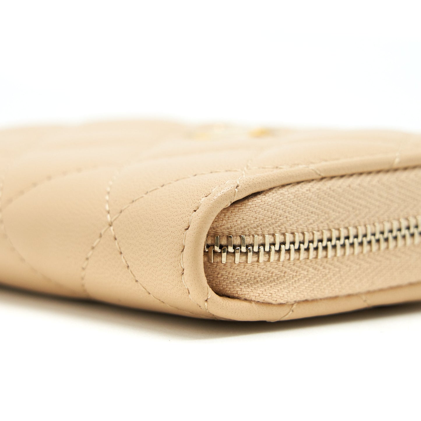 Chanel 22C Pearl Crush Card Holder With Chain Beige