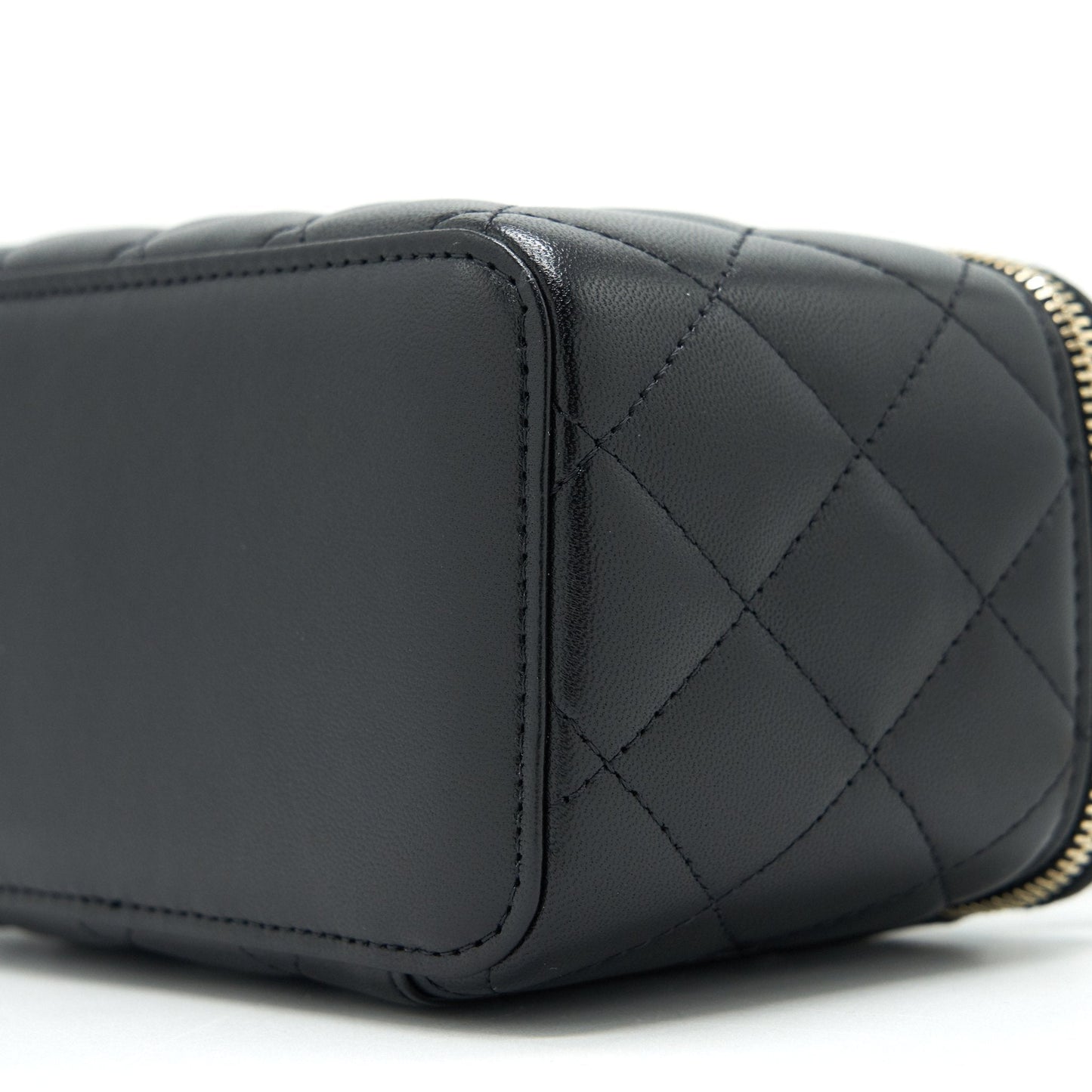 Chanel 21K Top Handle Rectangular Vanity With Chain Black L