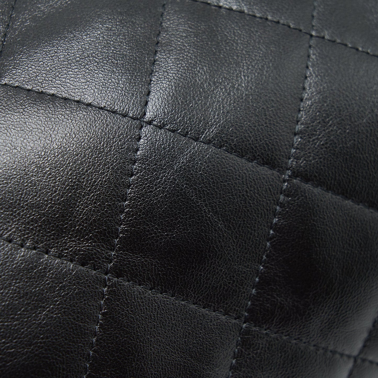 Chanel quilted shoulder bag lambskin black