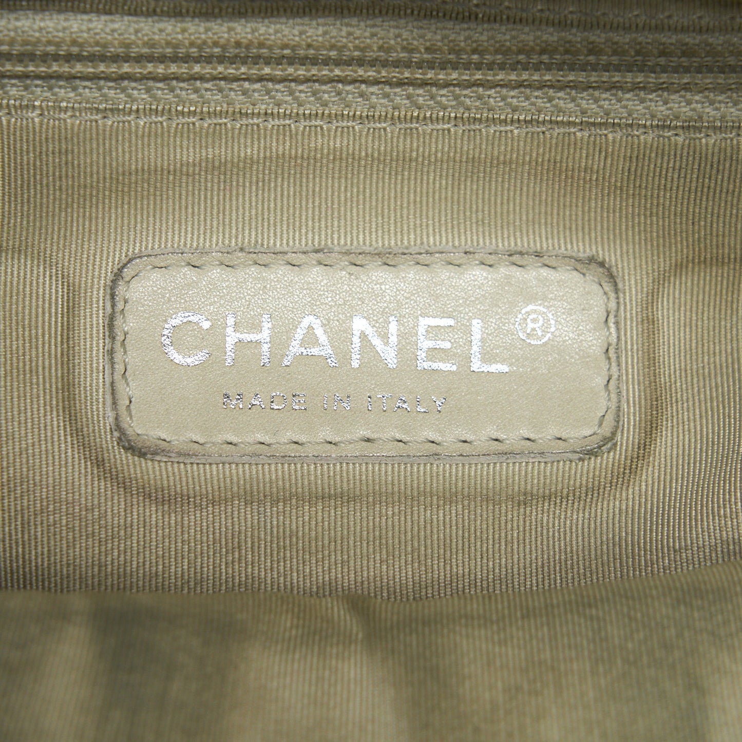 Chanel quilted leather with Chain Shoulder Bag Black