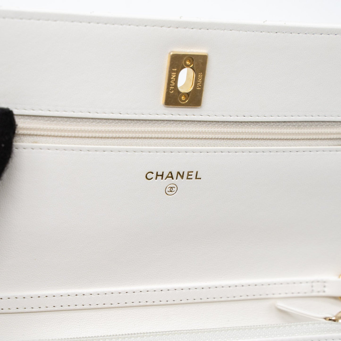 Chanel Pearl Crush Wallet on Chain Lambskin White  (Microchip)
