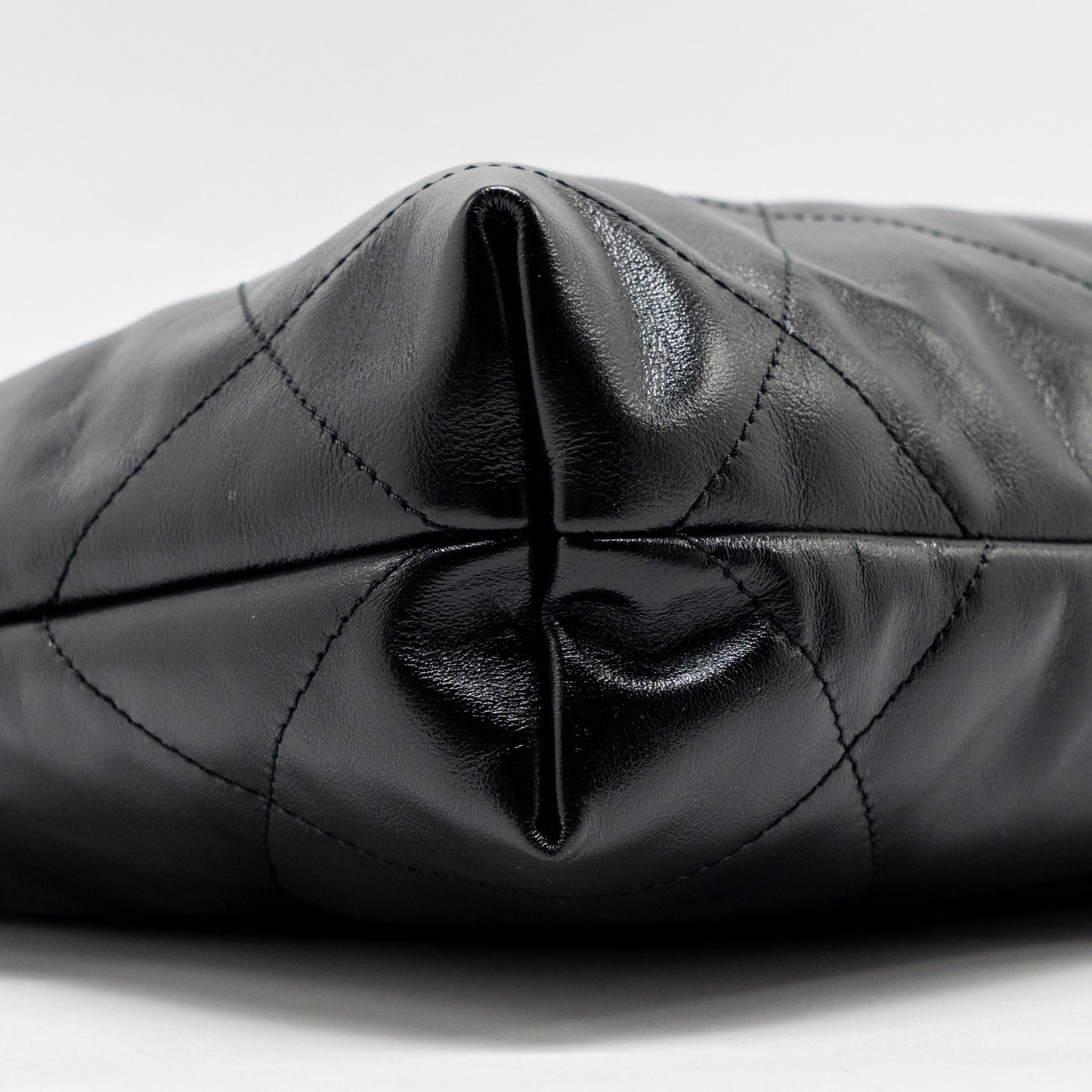 Chanel Small 22 Bag Shiny Calfskin Black (microchip)