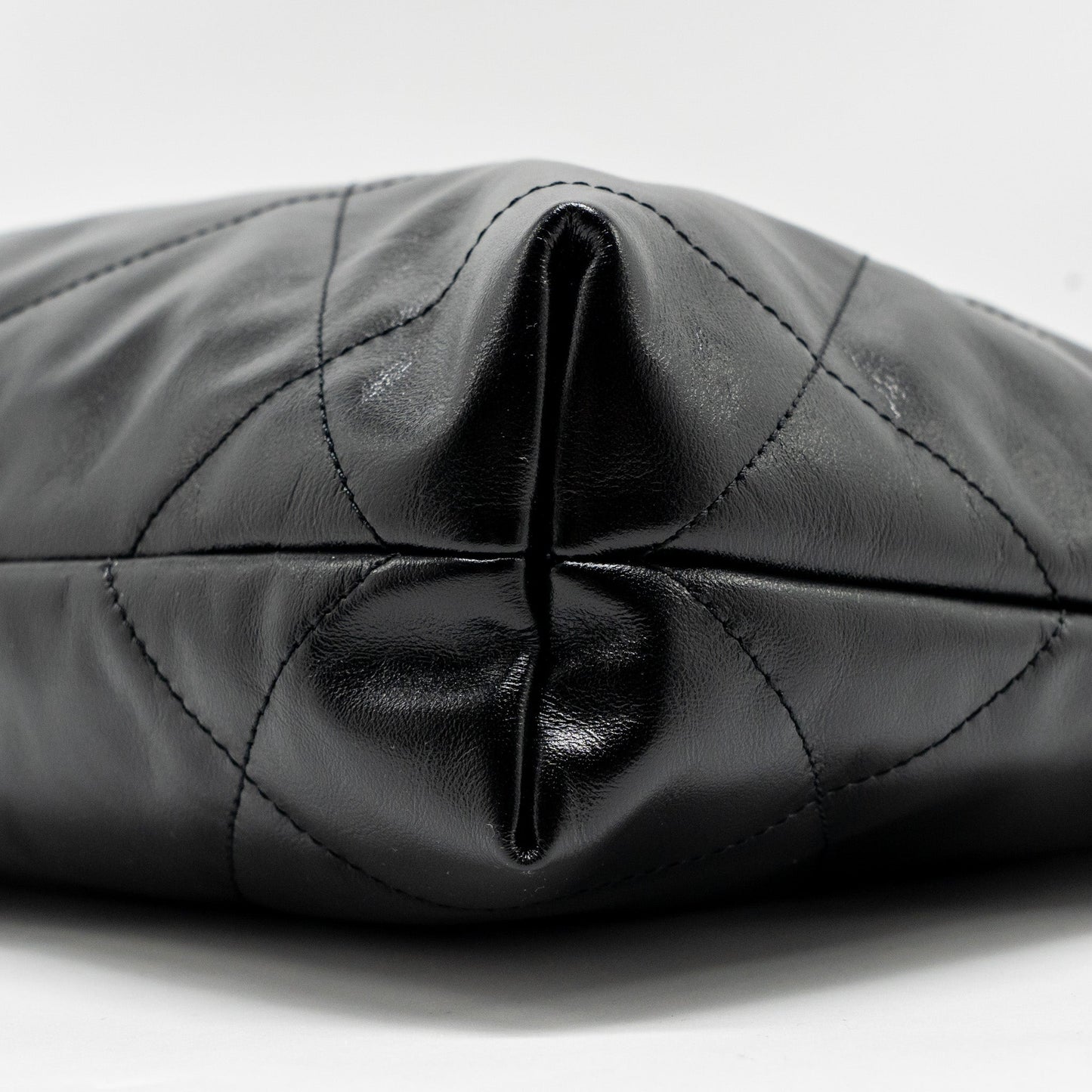 Chanel Small 22 Bag Shiny Calfskin Black (microchip)
