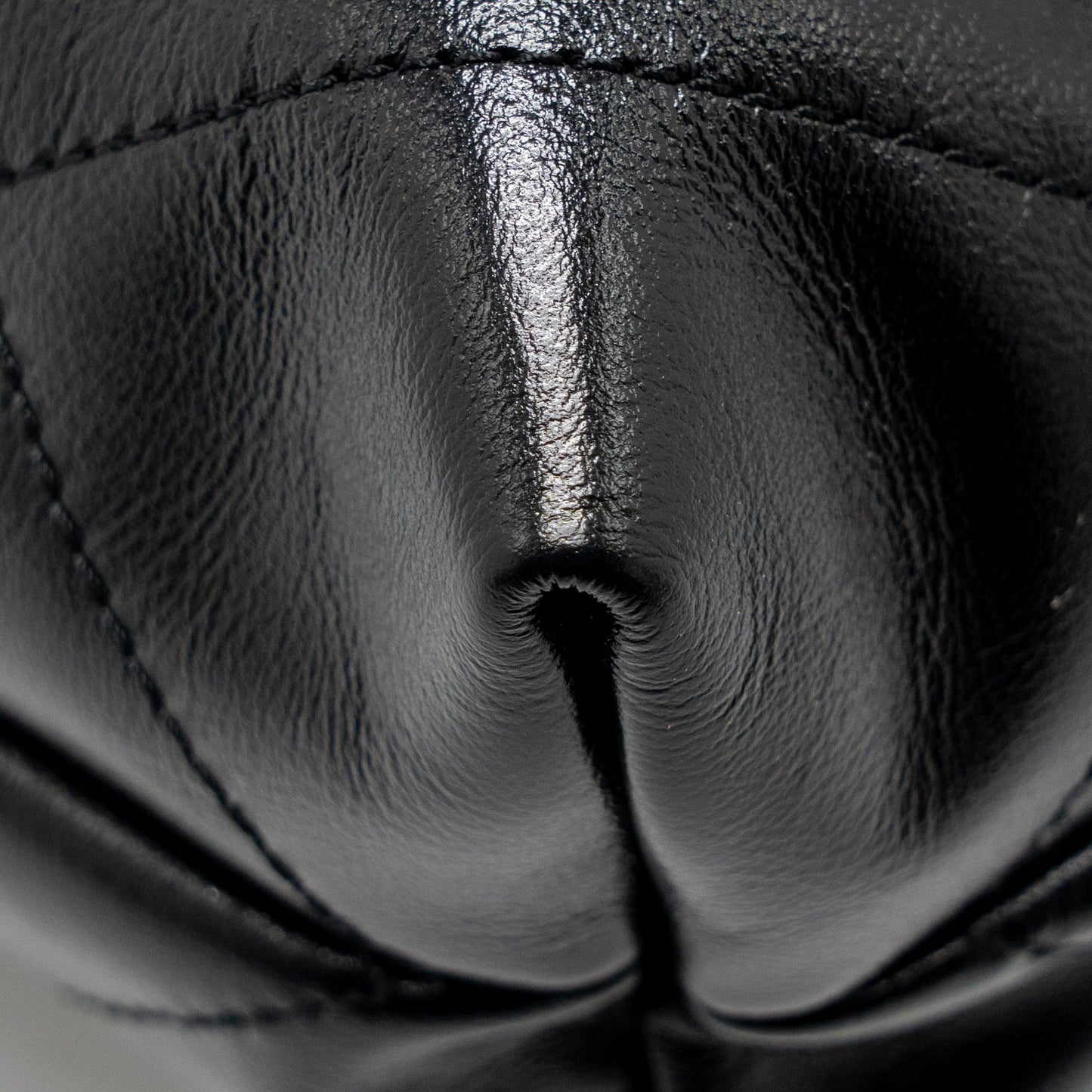 Chanel Small 22 Bag Shiny Calfskin Black (microchip)