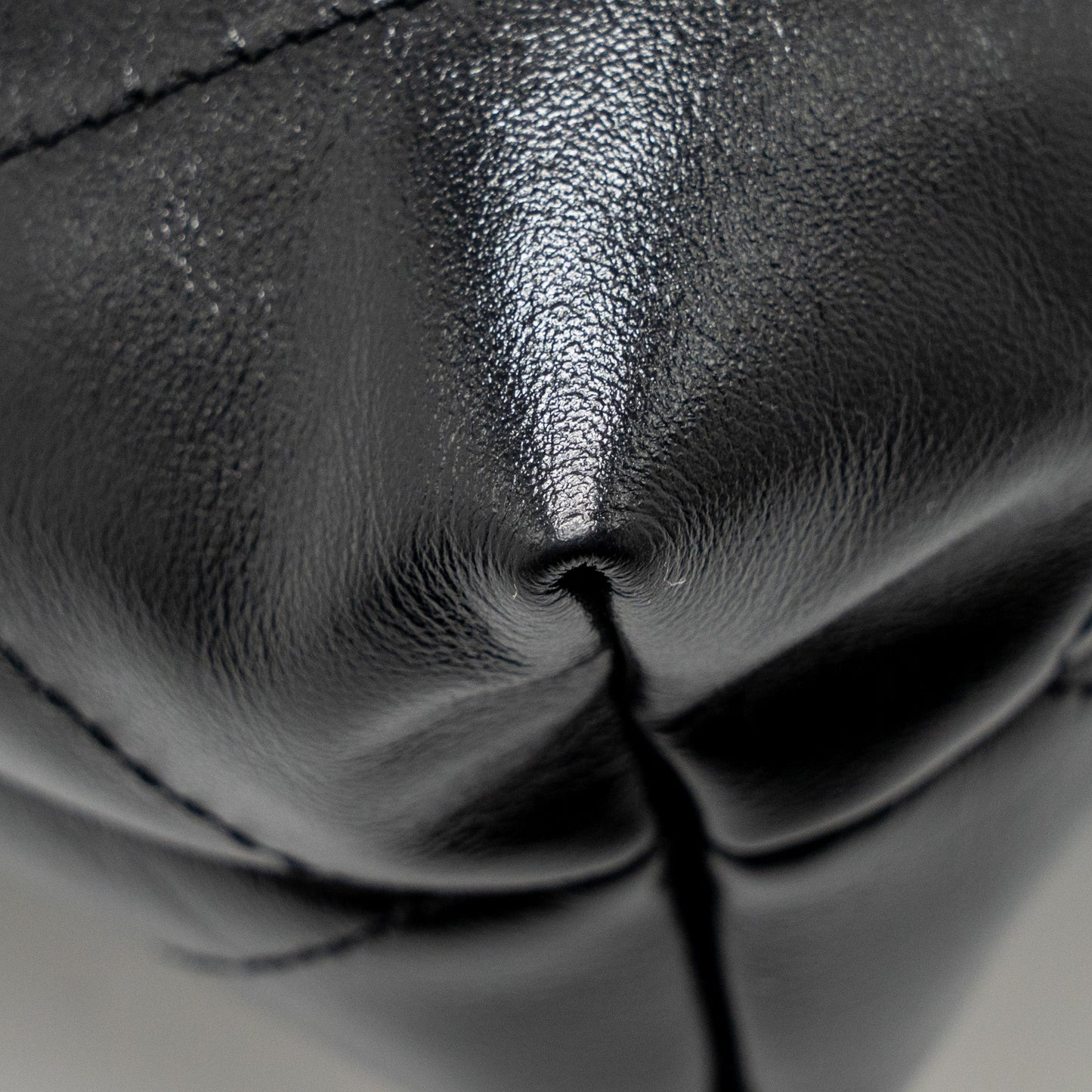 Chanel Small 22 Bag Shiny Calfskin Black (microchip)