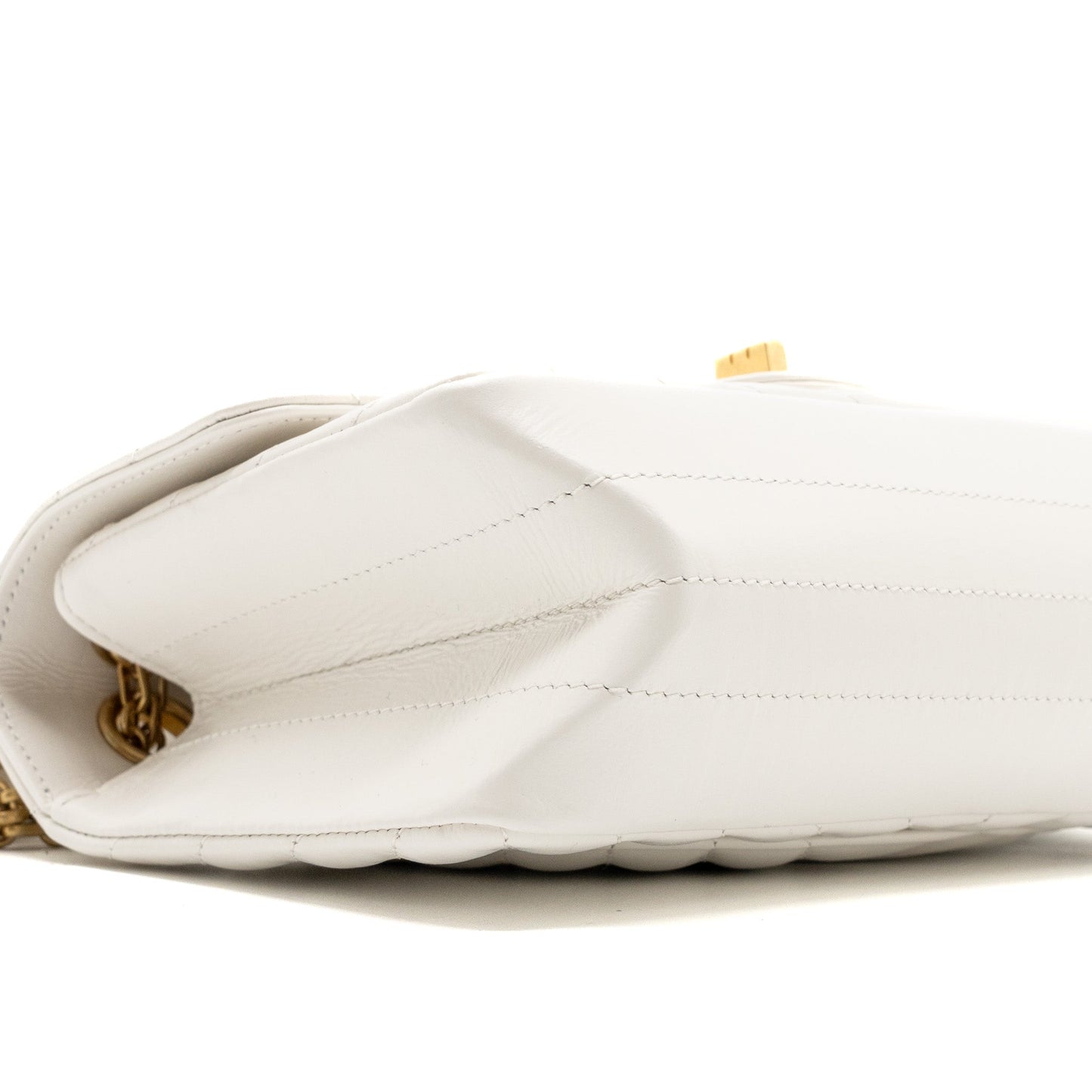 Chanel mini chevron 2.55 reissue flap bag calfskin white  (microchip)