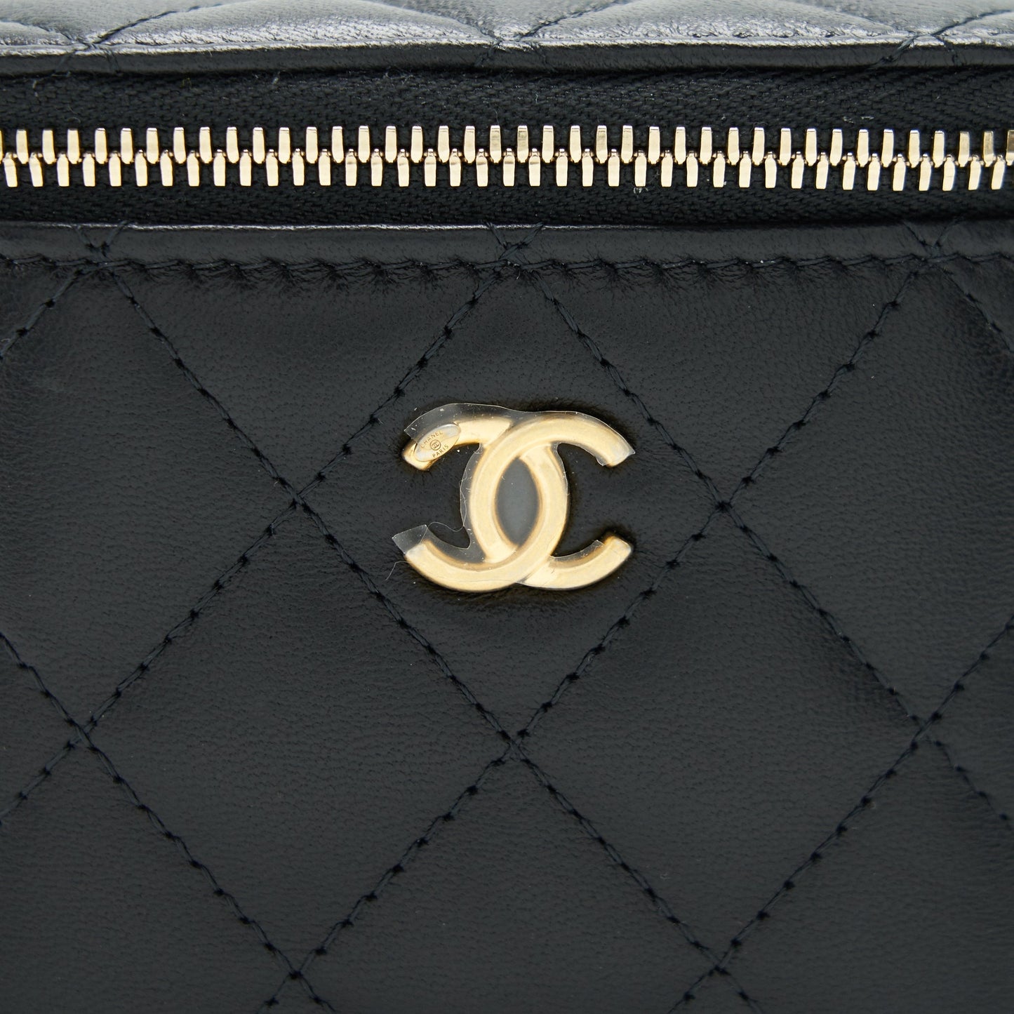 Chanel 22C Pearl Crush Mini vanity with chain Lambskin black