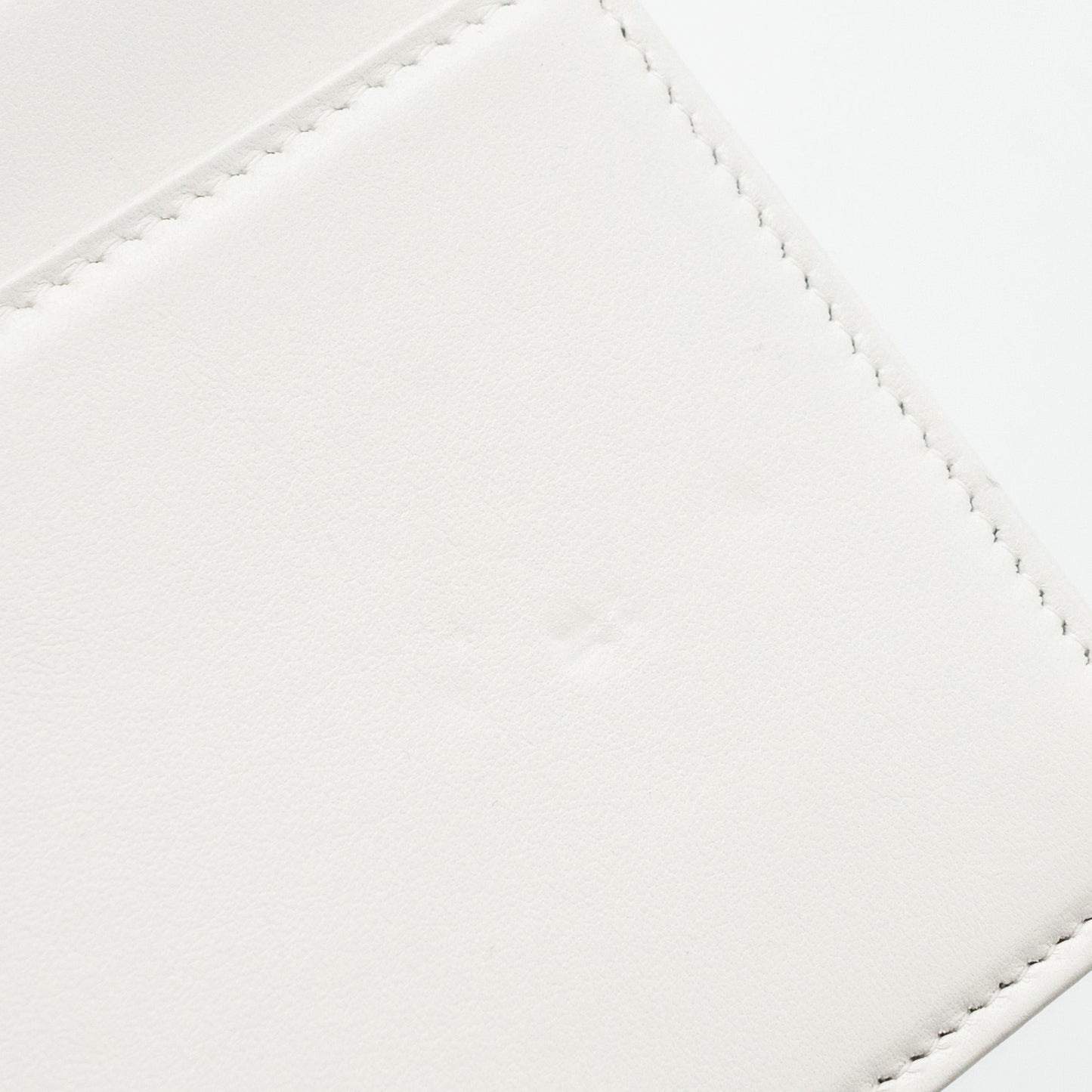 CHANEL BOY WALLET ON CHAIN CAVIAR WHITE L (Microchip)