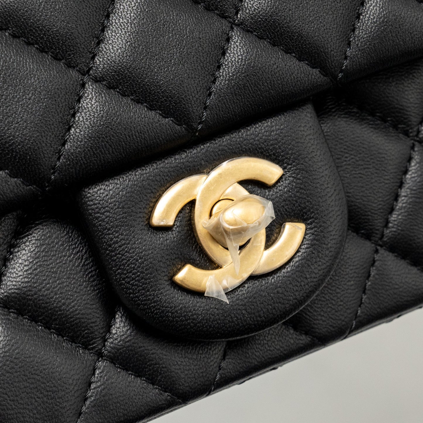 Chanel 25P Camellia Adjustable Chain Flap Bag Lambskin Black (microchip)