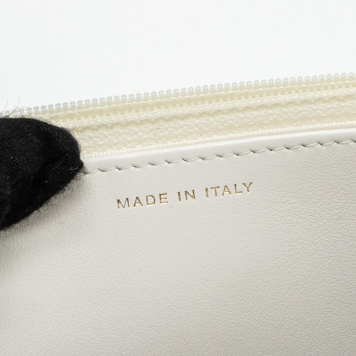 CHANEL BOY WALLET ON CHAIN CAVIAR WHITE L (Microchip)