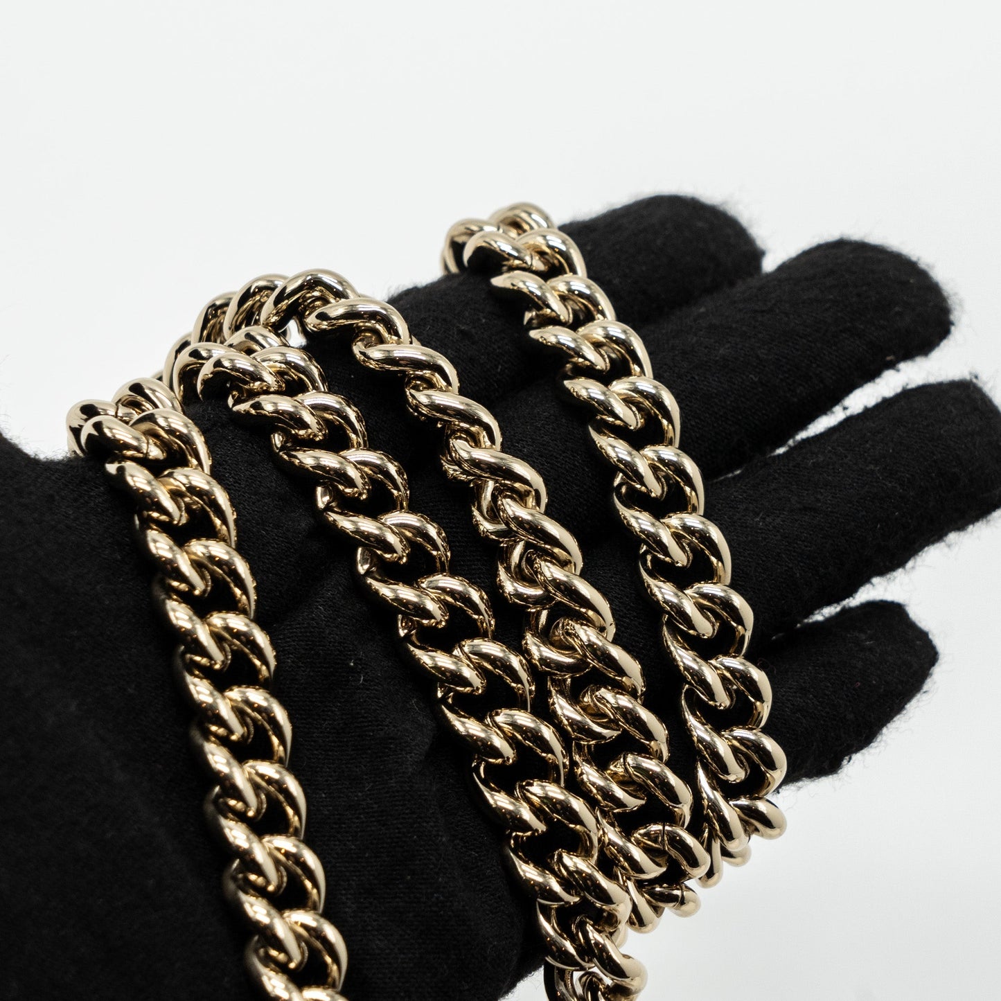 CHANEL BOY WALLET ON CHAIN CAVIAR WHITE L (Microchip)