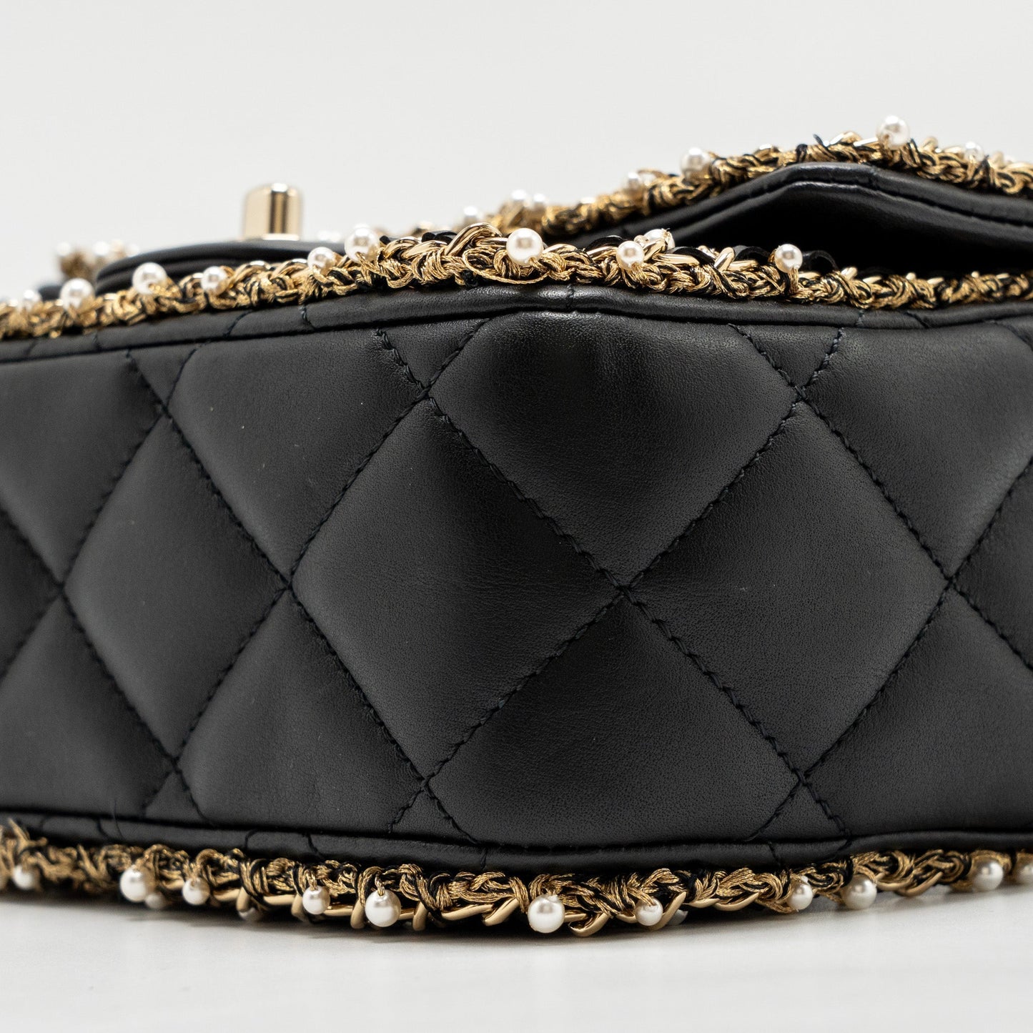 Chanel Pearl Detailed Edge Mini Flap Bag Lambskin Black L (Microchip)