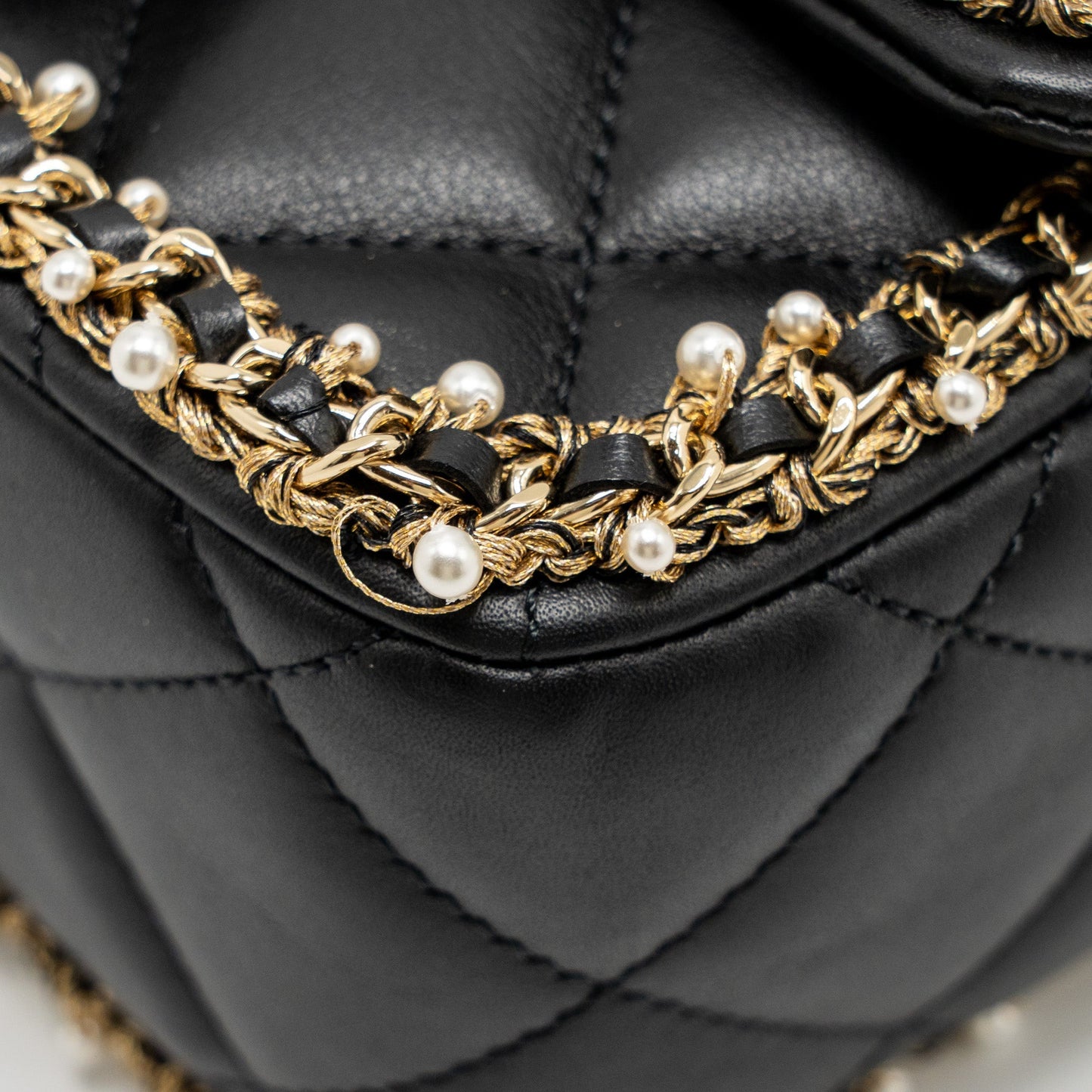 Chanel Pearl Detailed Edge Mini Flap Bag Lambskin Black L (Microchip)
