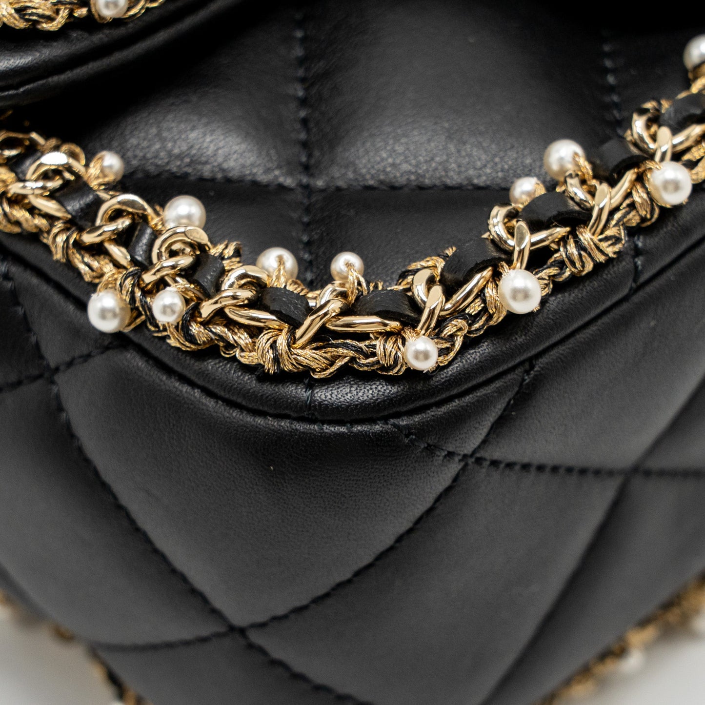 Chanel Pearl Detailed Edge Mini Flap Bag Lambskin Black L (Microchip)