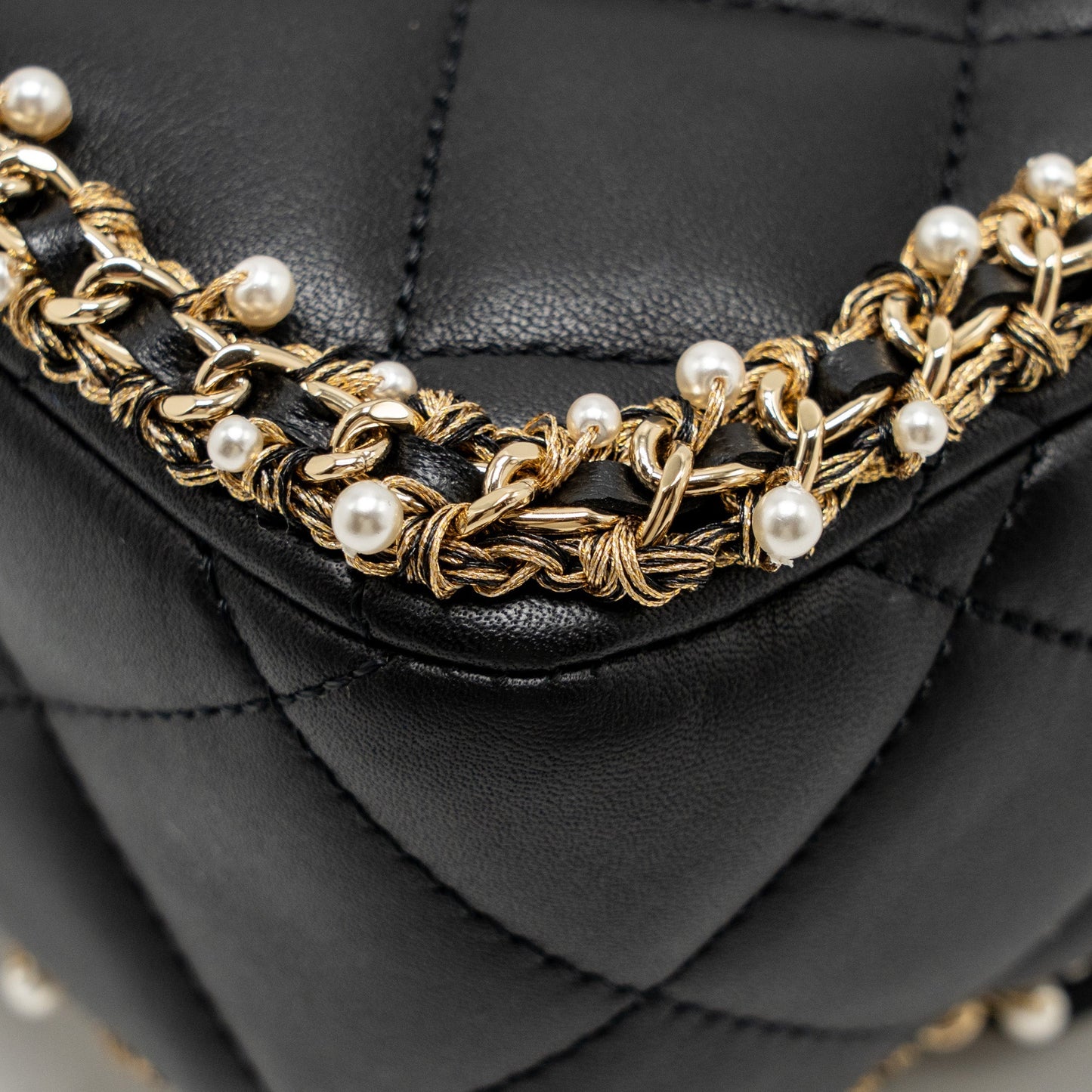 Chanel Pearl Detailed Edge Mini Flap Bag Lambskin Black L (Microchip)
