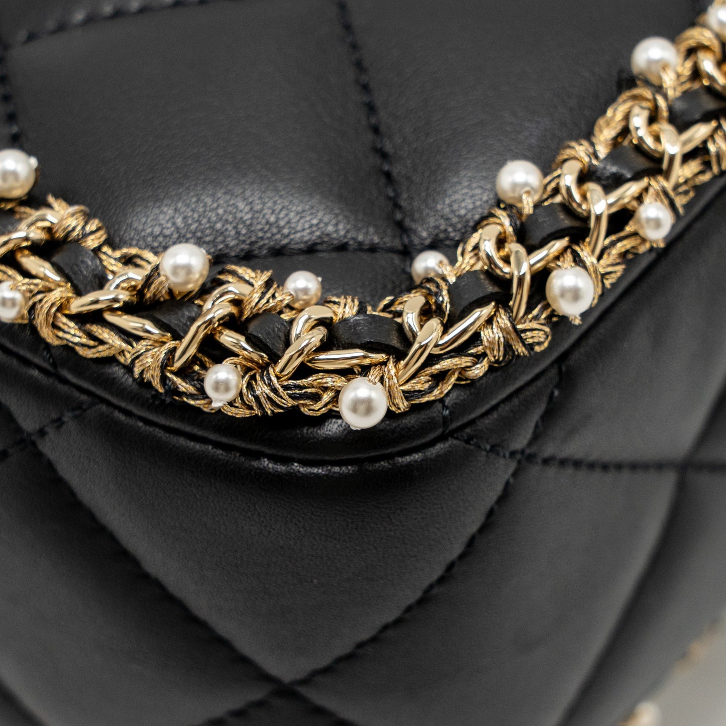 Chanel Pearl Detailed Edge Mini Flap Bag Lambskin Black L (Microchip)