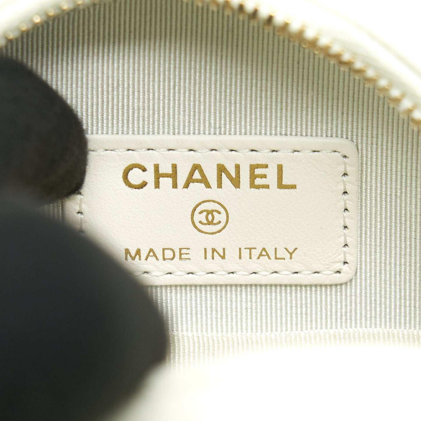 Chanel Round mini Bag Caviar white L