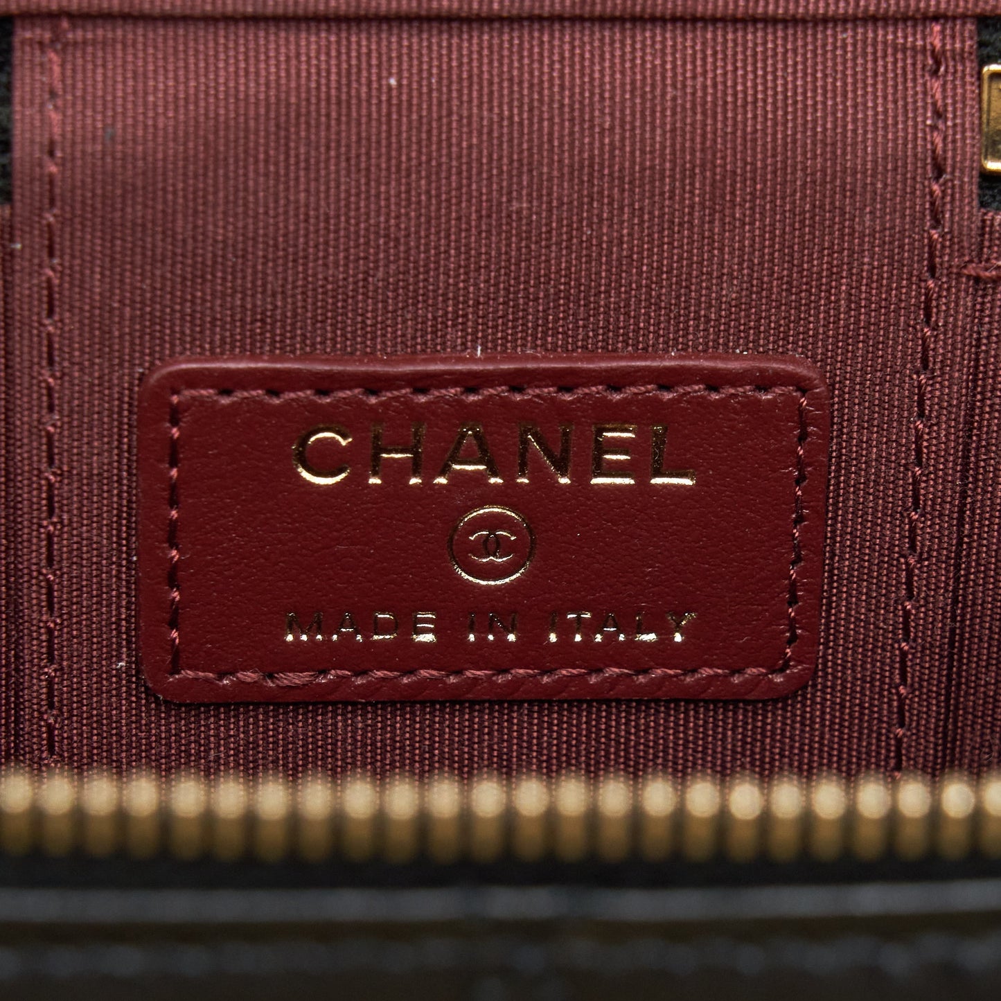 Chanel 21A Gold Crush Mini Vanity Case Calfskin Black
