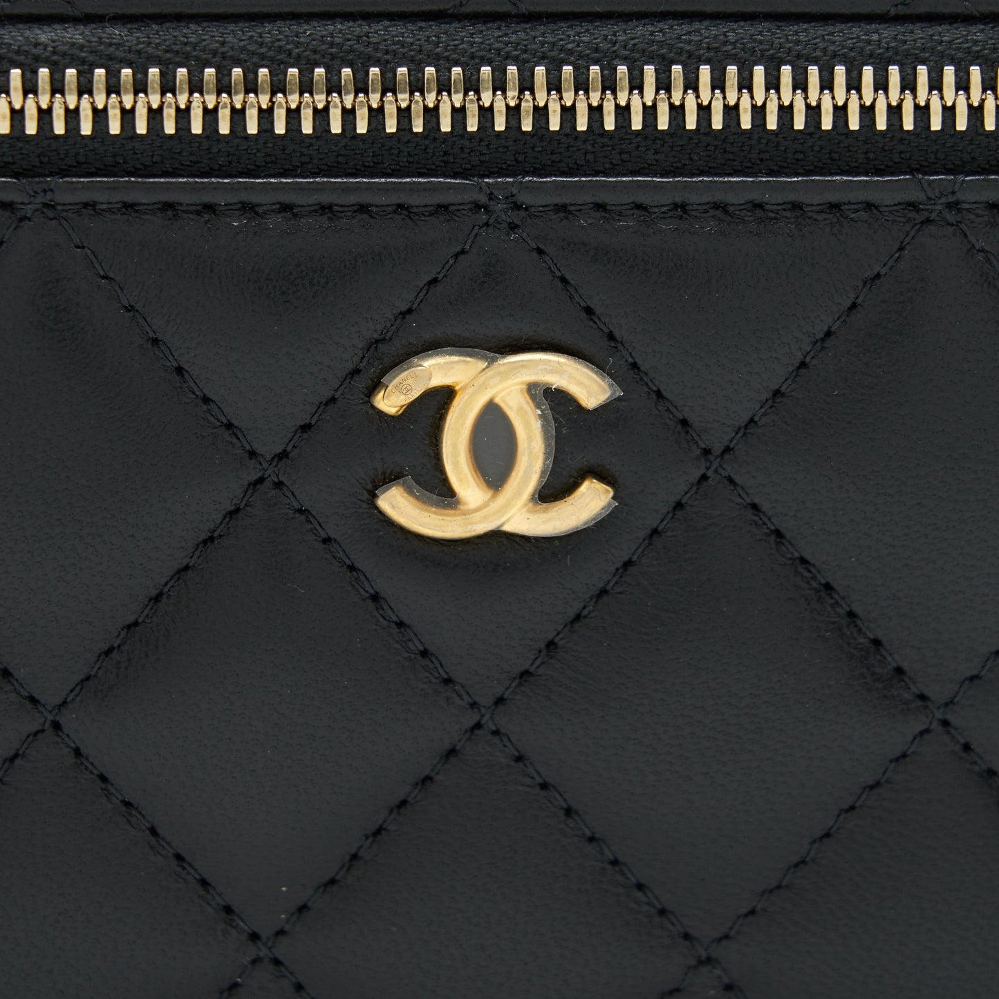 Chanel 22S Pearl Crush Long Vanity With Chain Lambskin Black