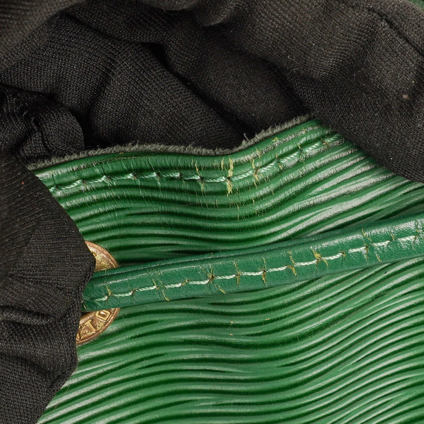 Louis Vuitton Noe Grande GM Green EPI Leather Shoulder Bag