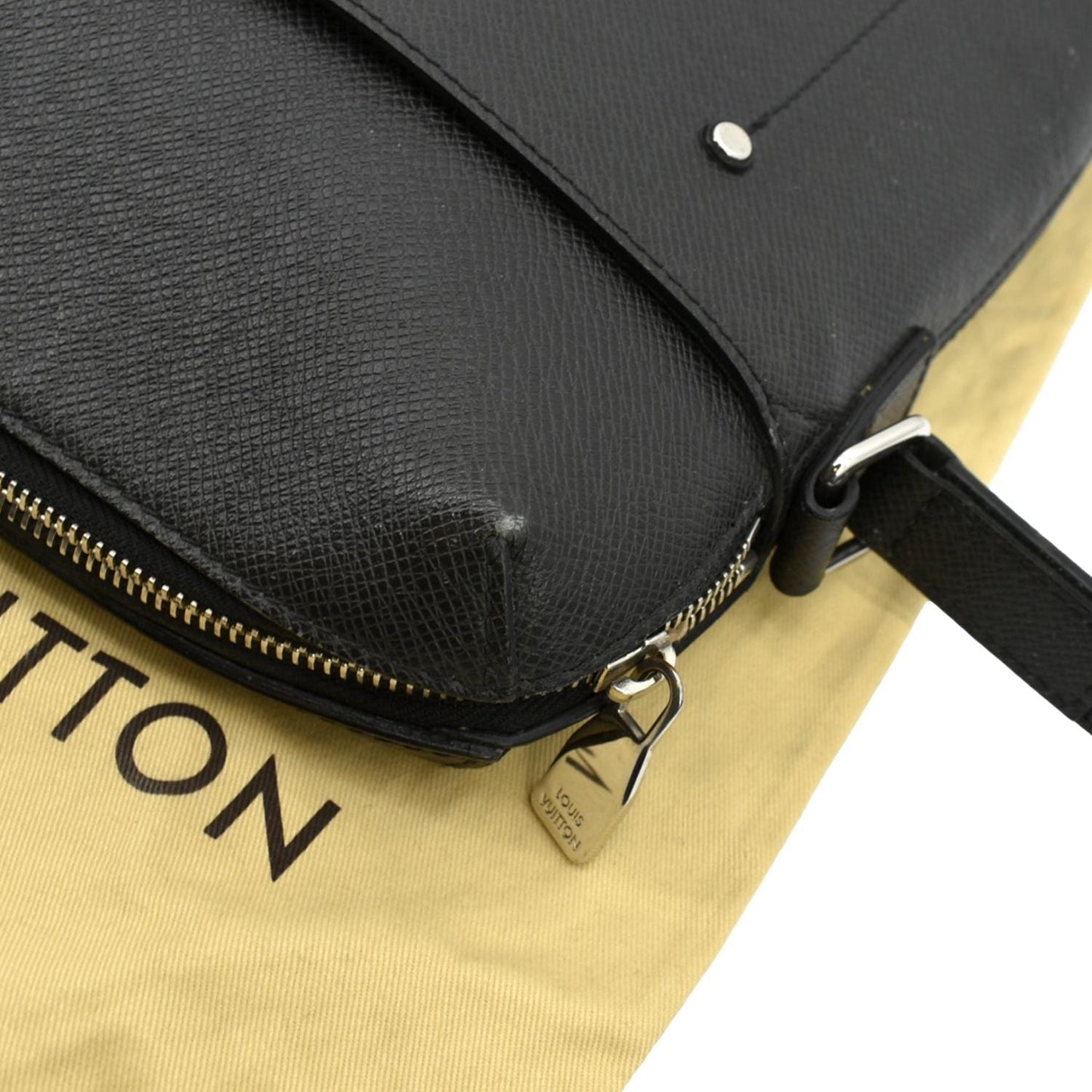 LOUIS VUITTON Grigori Pochette Taiga Leather Crossbody Bag Black