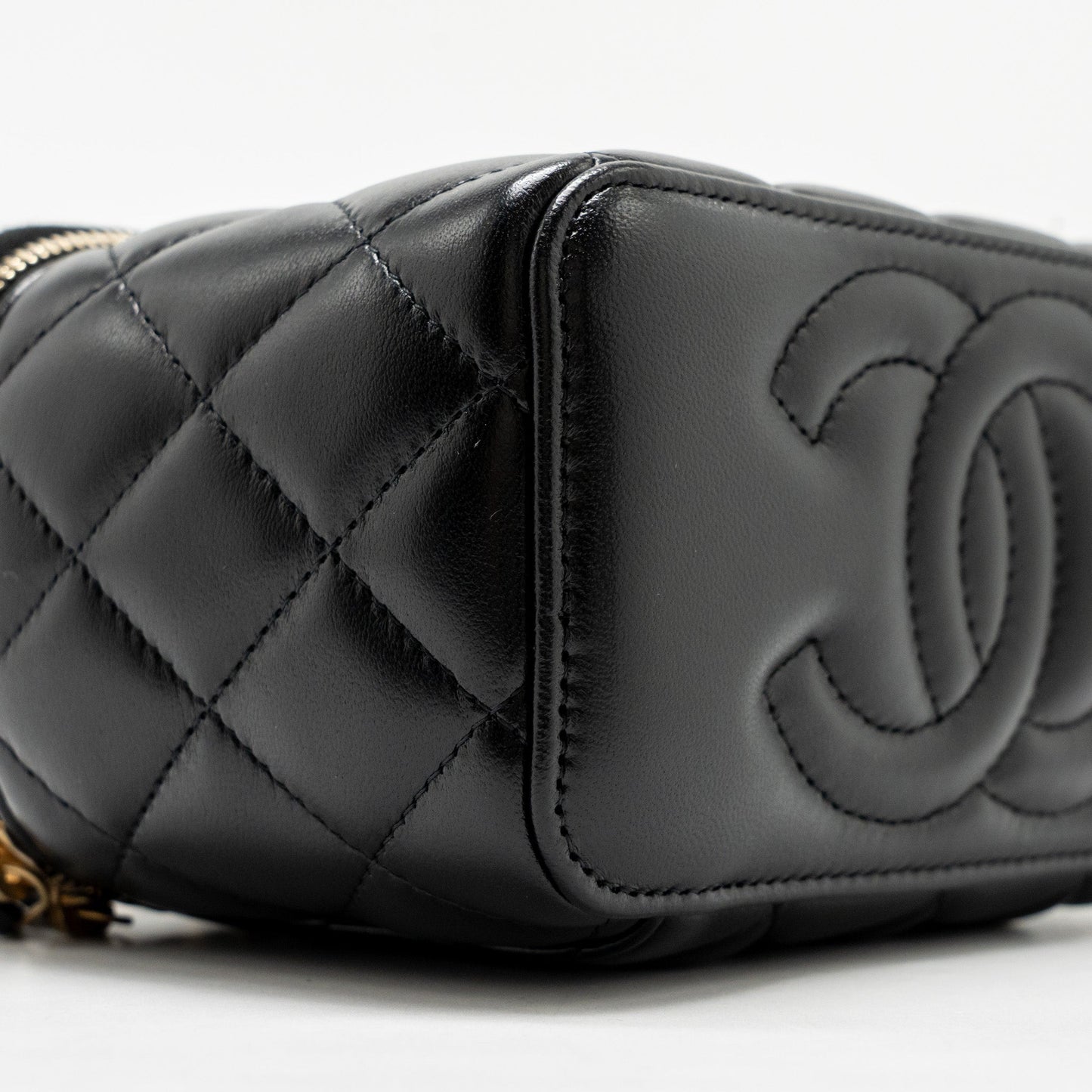 Chanel 24a Long Vanity Case With CC Logo Adjustable Chain Lambskin Black (microchip)