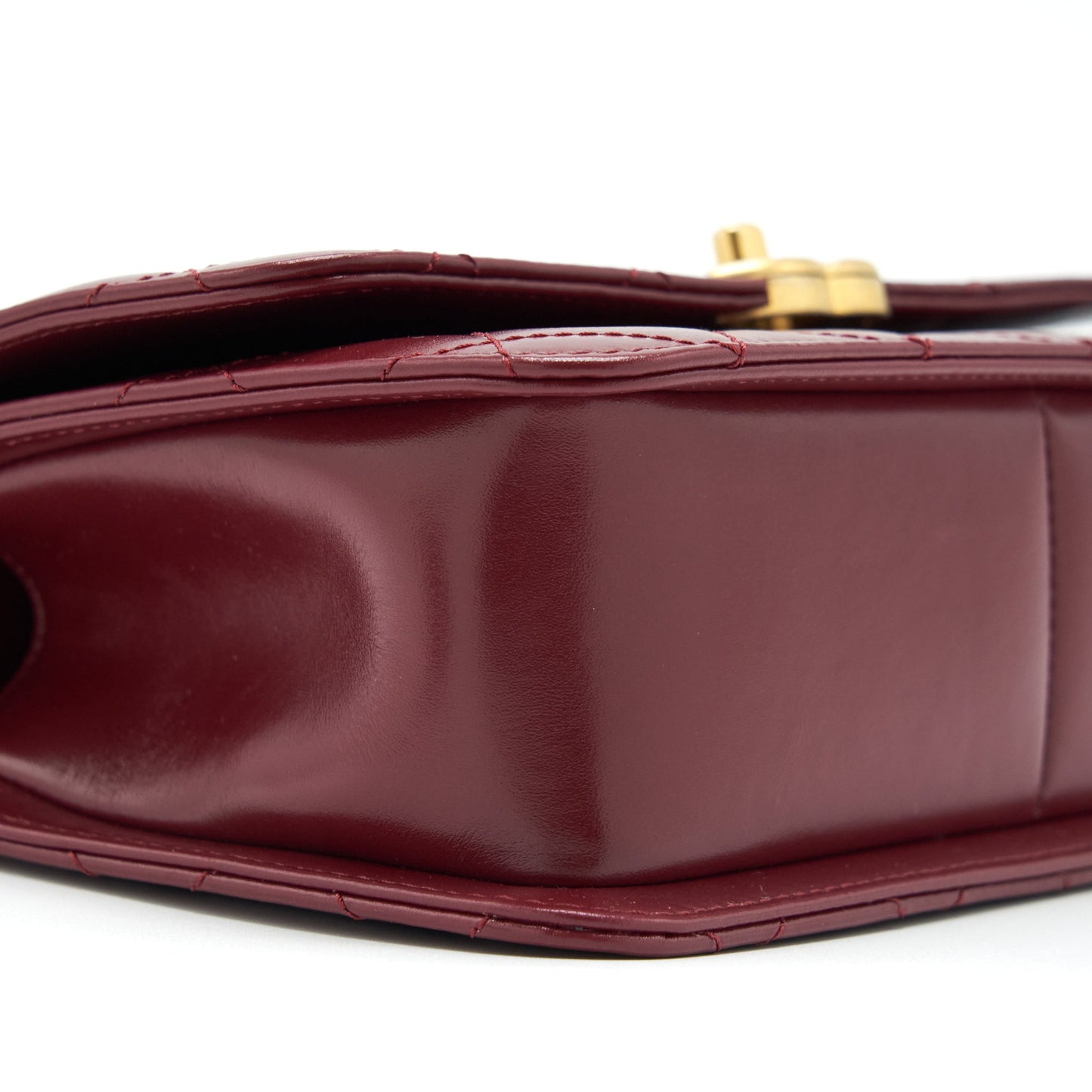 Chanel 21A Medium Gold Crush Flap Bag Calfskin NC635 Burgundy