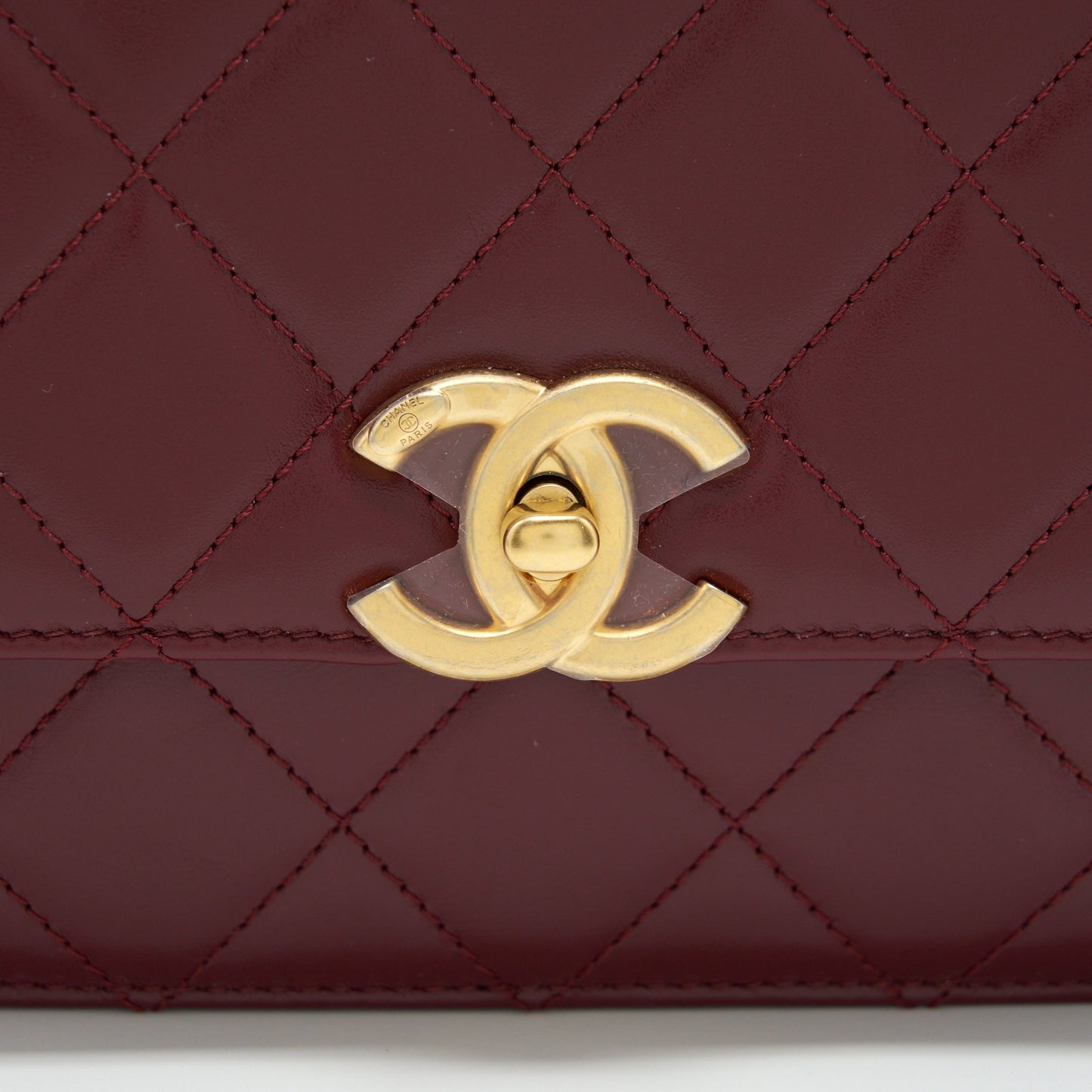 Chanel 21A Medium Gold Crush Flap Bag Calfskin NC635 Burgundy
