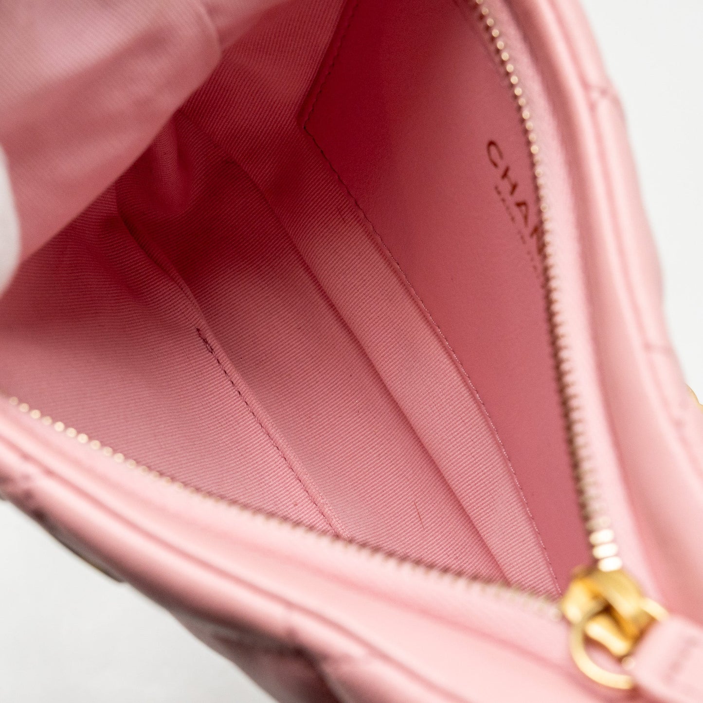 Chanel 22k Hobo Shoulder Bag with Logo Chain Lambskin Pink  (microchip)