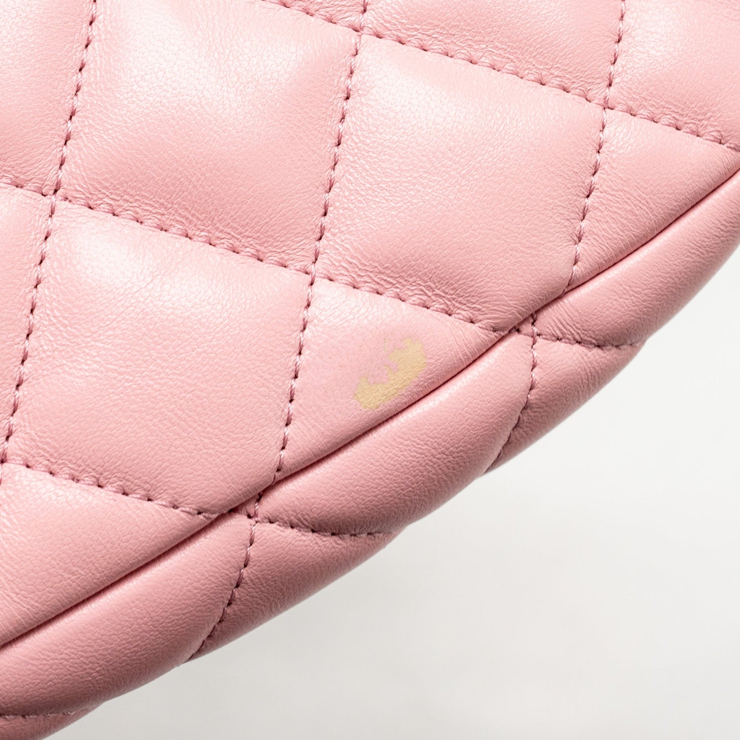 Chanel 22k Hobo Shoulder Bag with Logo Chain Lambskin Pink  (microchip)