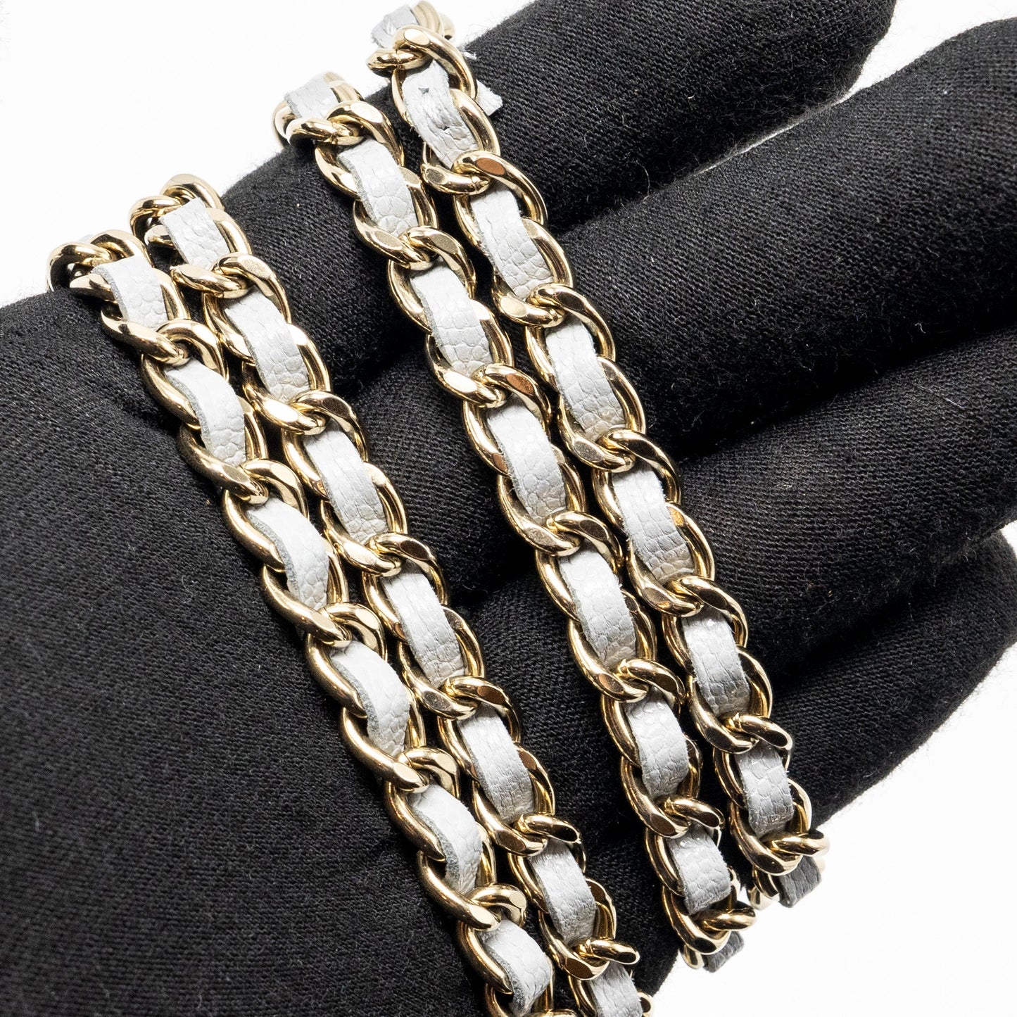 CHANEL Classic Wallet On Chain Caviar Light Grey L (Microchip)