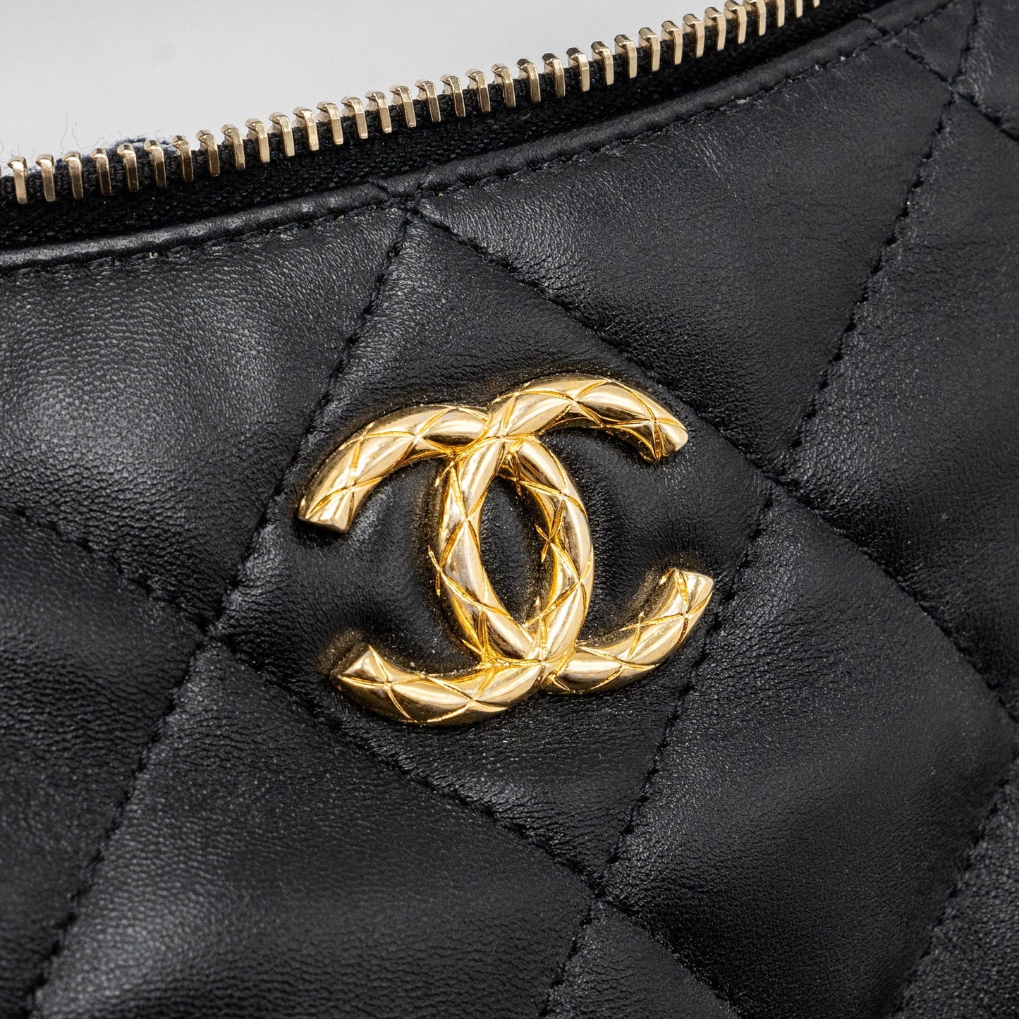 Chanel 22B hobo bag lambskin black  (microchip)