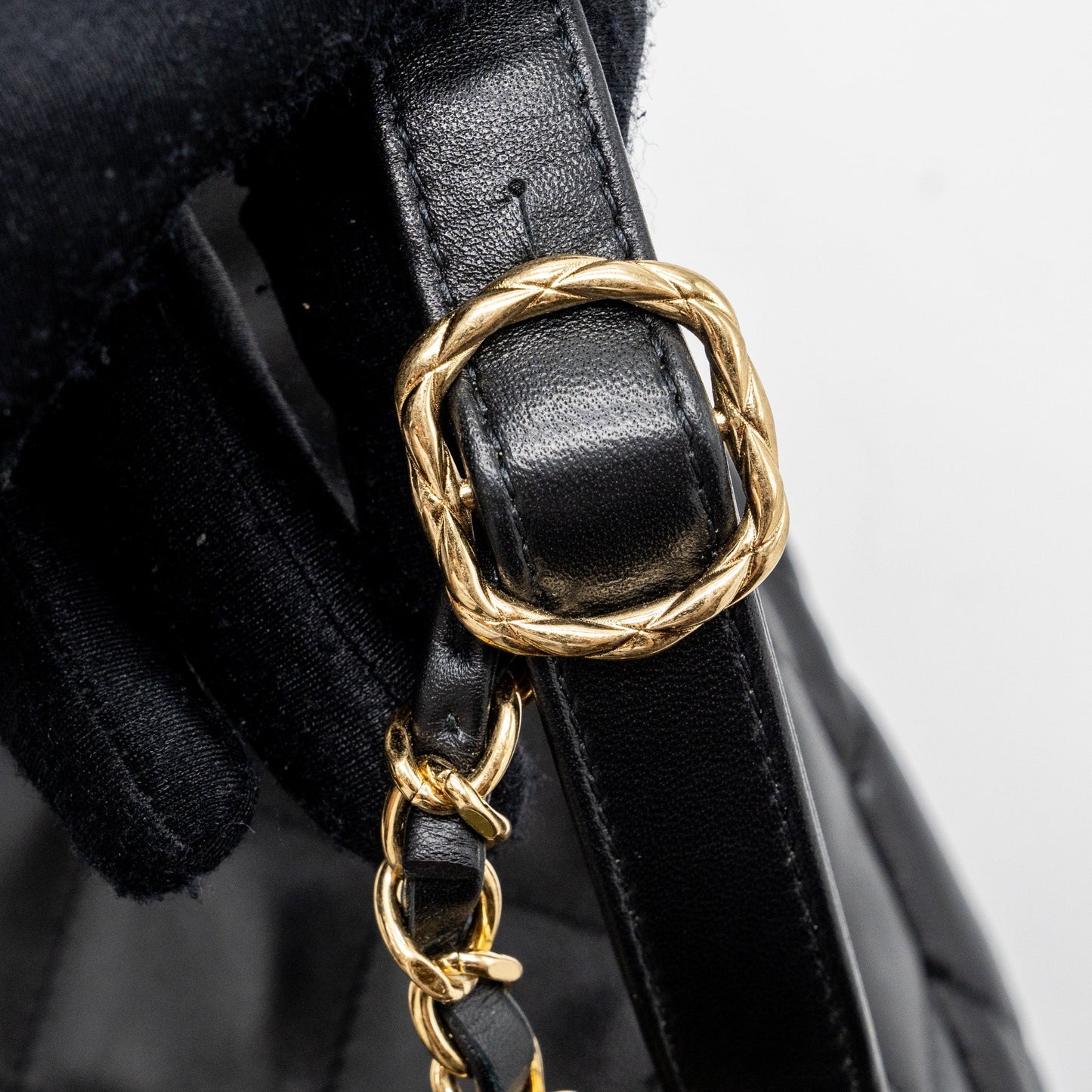 Chanel 22B hobo bag lambskin black  (microchip)