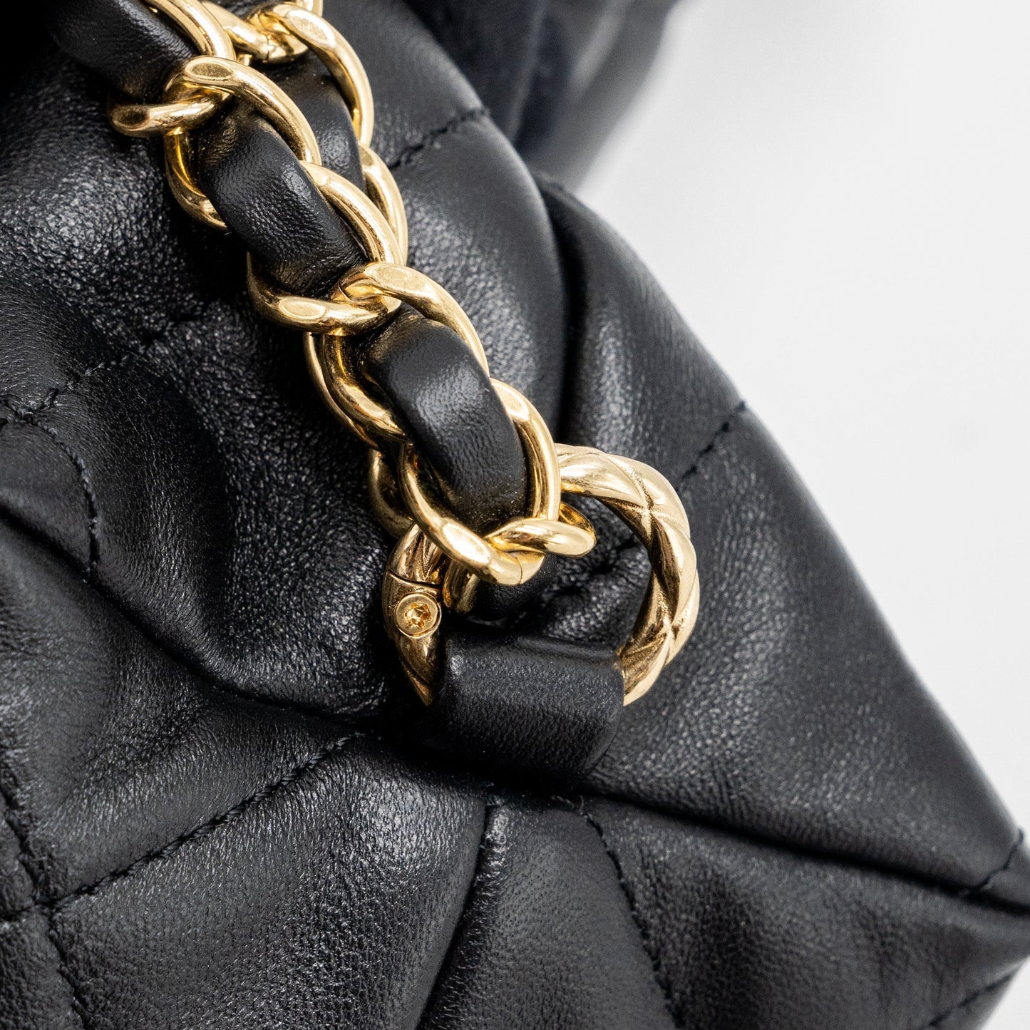 Chanel 22B hobo bag lambskin black  (microchip)