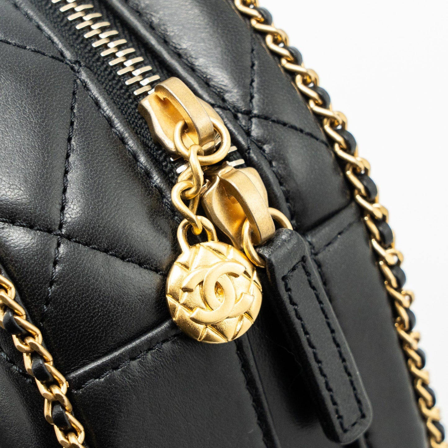 Chanel Round Vanity With Chain Lambskin Black  (microchip) no