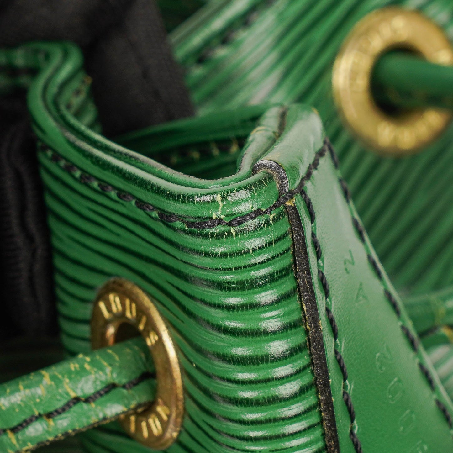 Louis Vuitton Noe Grande GM Green EPI Leather Shoulder Bag