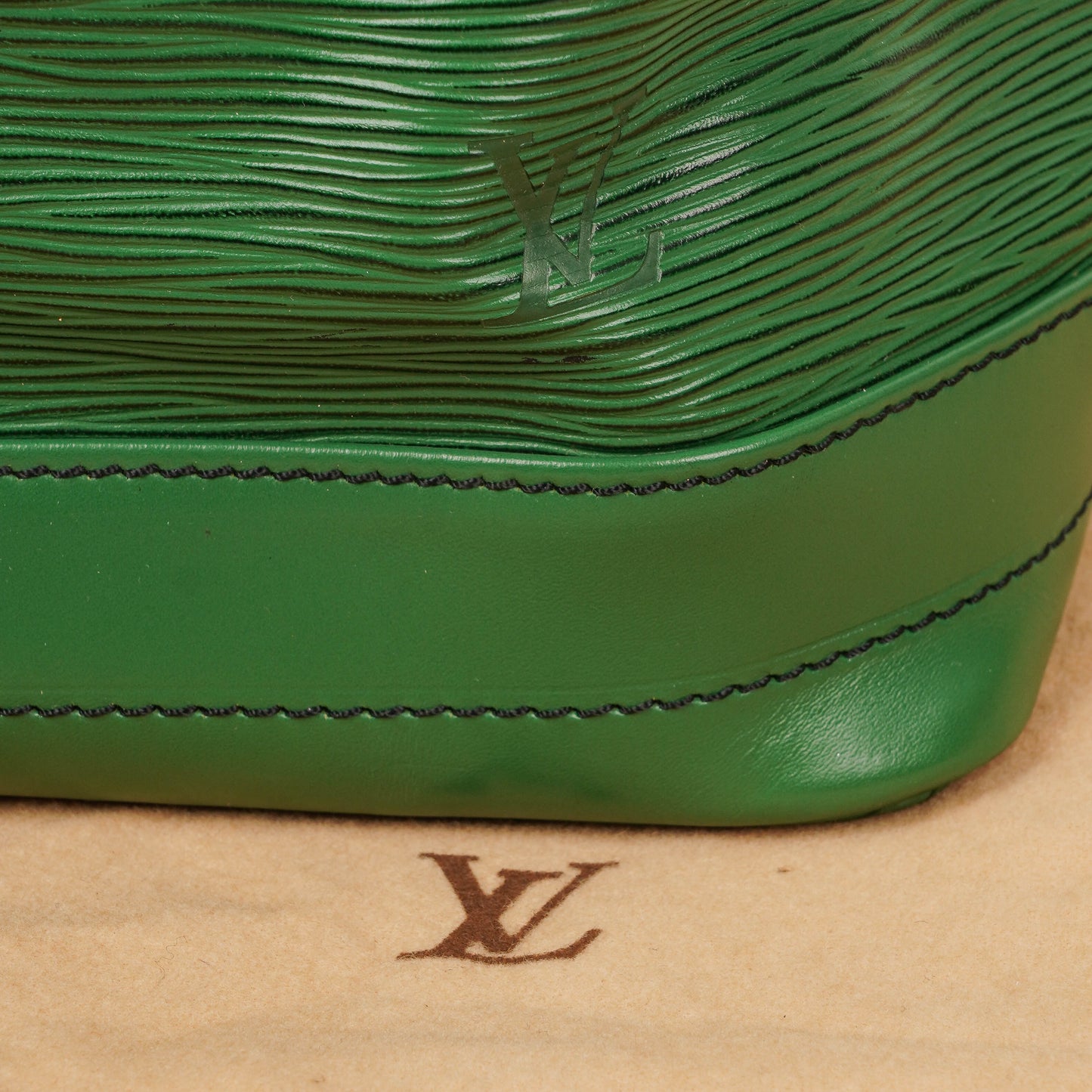 Louis Vuitton Noe Grande GM Green EPI Leather Shoulder Bag