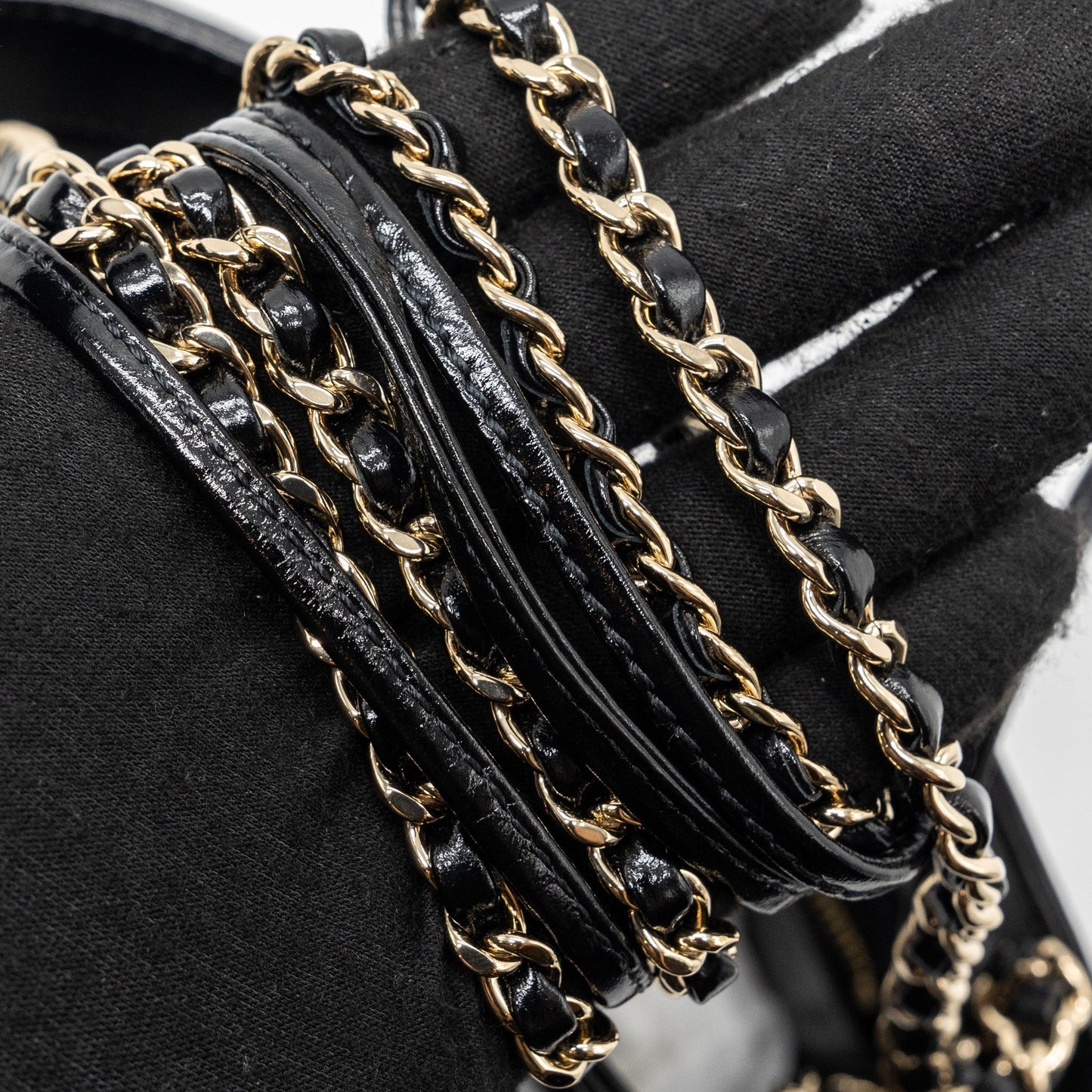 Chanel 24C mini 31 bag shiny calfskin black L (microchip)