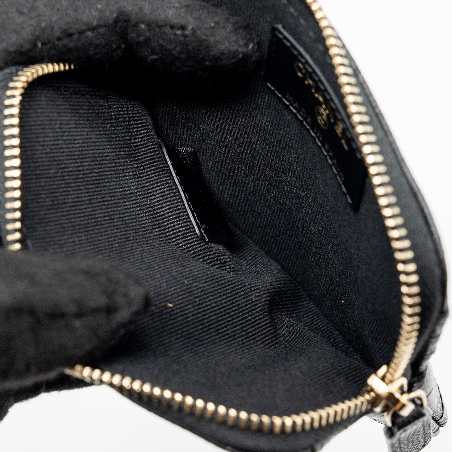 Chanel detailed CC logo zipper small wallet caviar black L