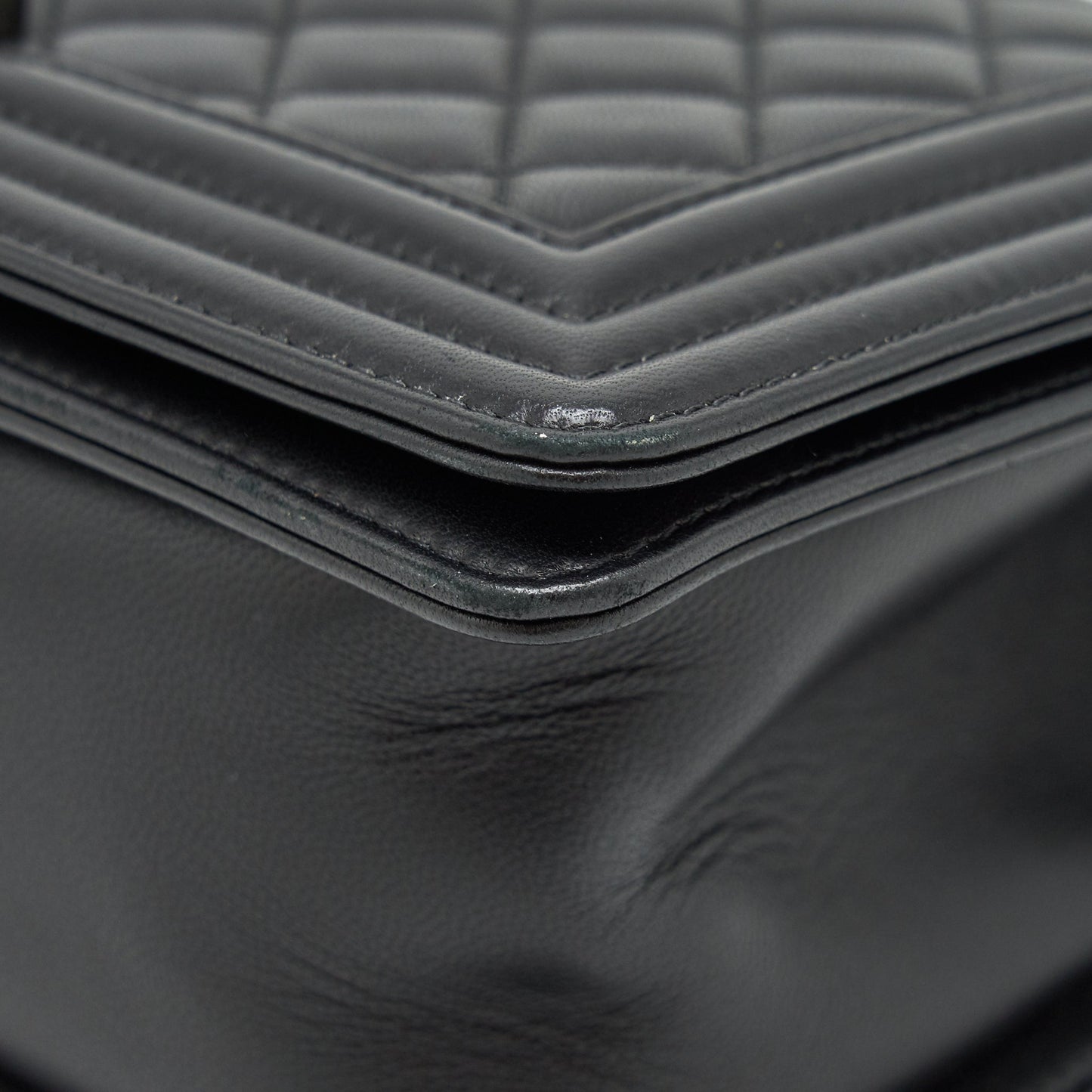 Chanel medium boy black Lambskin Ruthenium